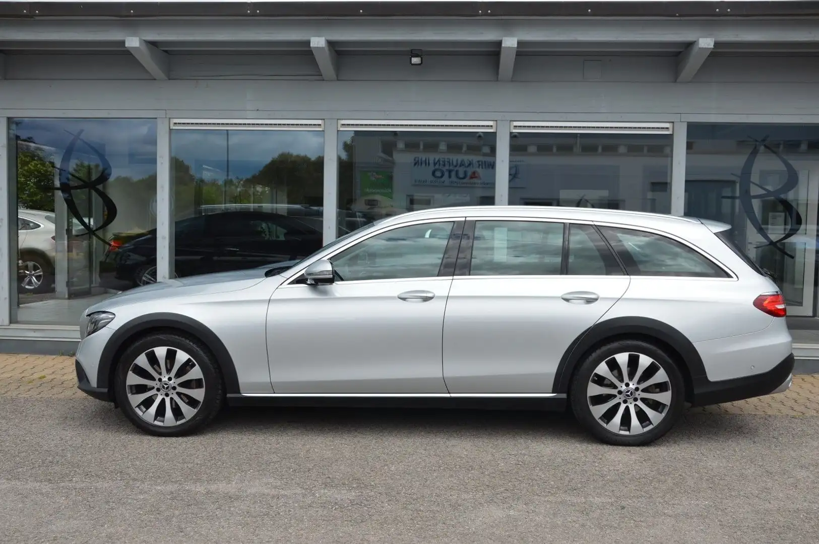Mercedes-Benz E 220 d 4Matic All-Terrain*AHK*LED*DAB*360*DISTR Silber - 2