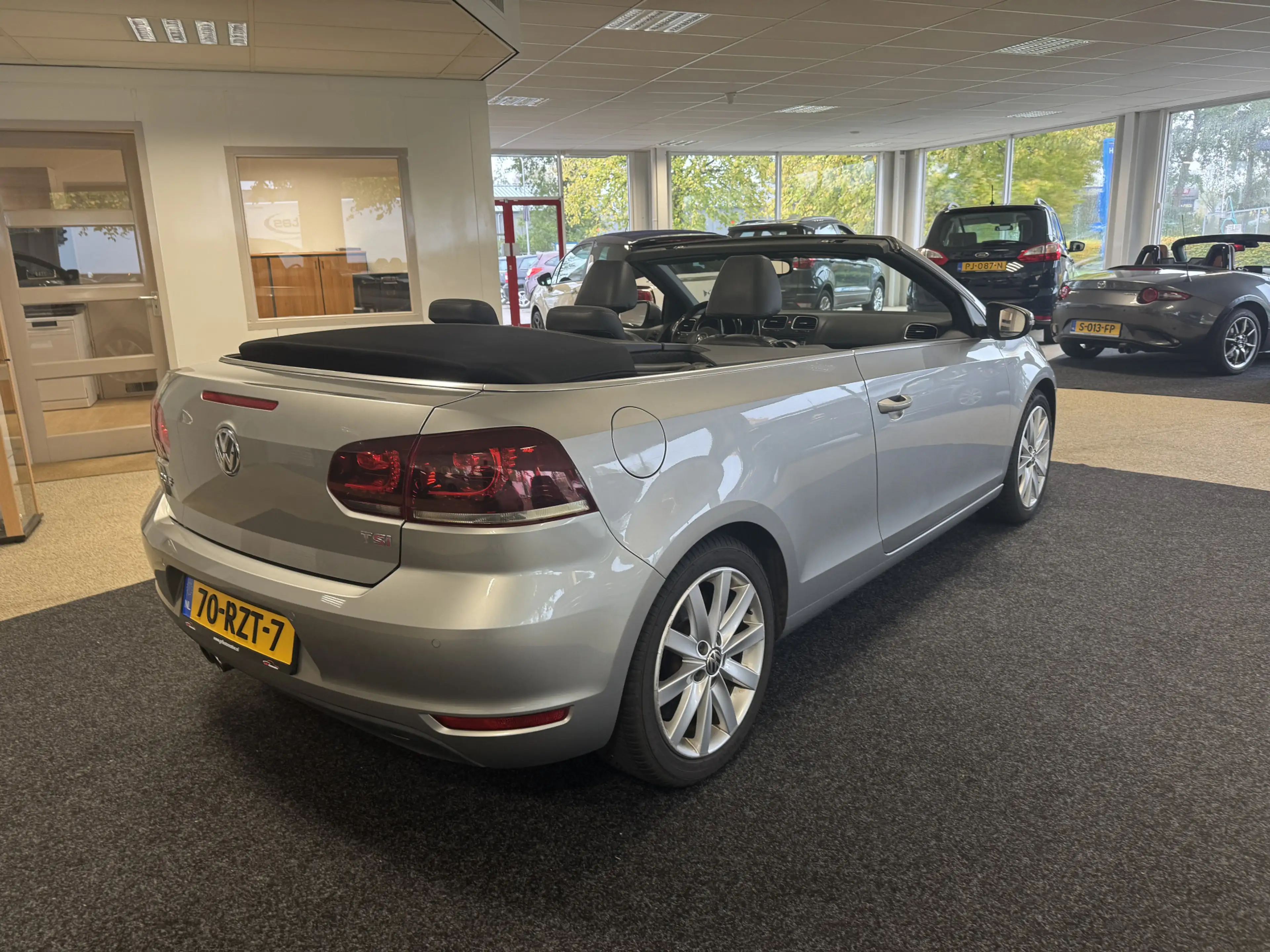 Volkswagen Golf Cabriolet 1.4 TSI — photo 2