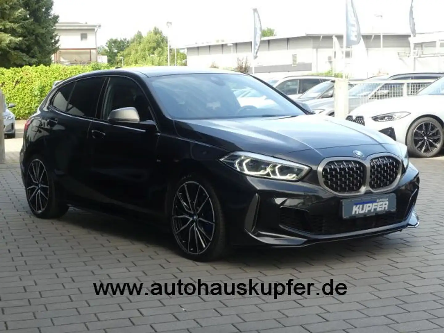 BMW 135 i xDrive M Sport M19-ACC°HarmKardon°Headup Schwarz - 2