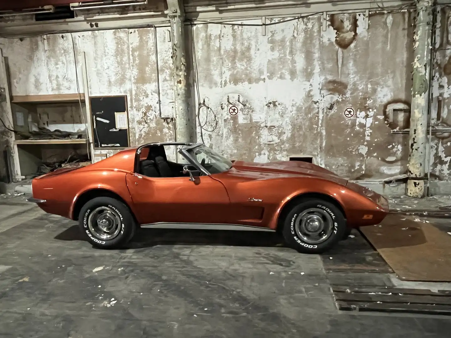 Corvette C3 Frame Off Restauration Orange - 1