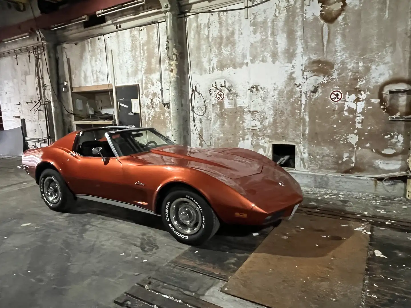 Corvette C3 Frame Off Restauration Orange - 2