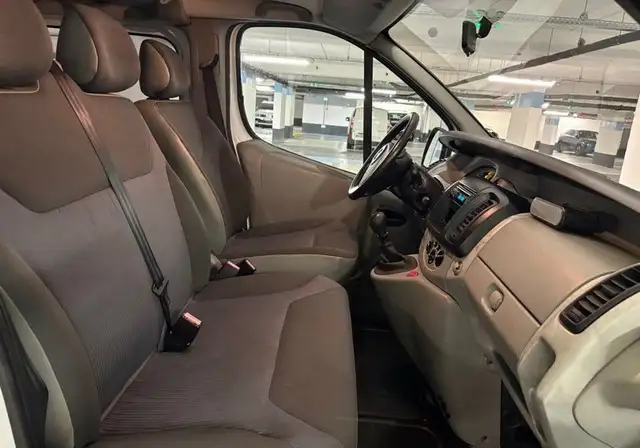 Renault Trafic view 9