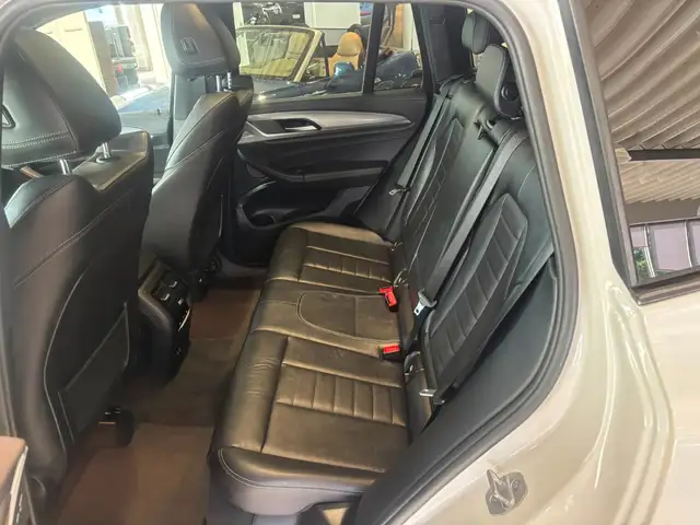 BMW X3 view 13