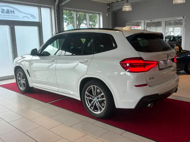 BMW X3 view 3