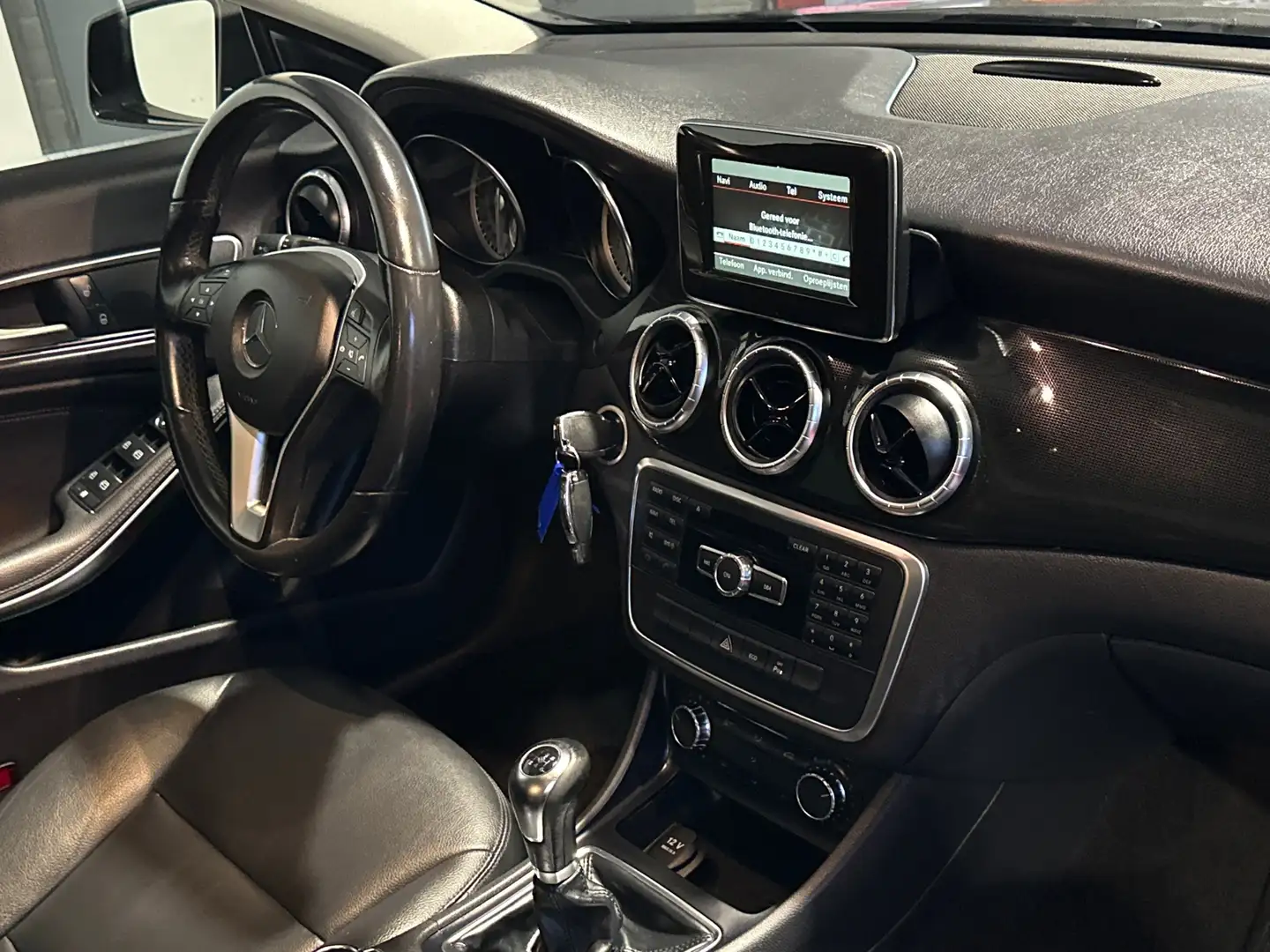 Mercedes-Benz CLA 180 BlueEFF. Ambition Leder - Panoramadak - Nieuw apk Zwart - 2