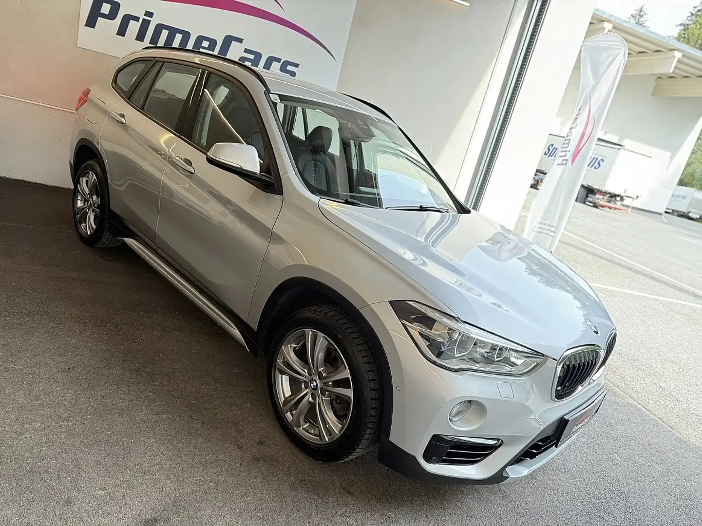BMW X1 xDrive18d Sport Line Aut./KAMERA/NAVI/LED/KOMFO... Grau - 2
