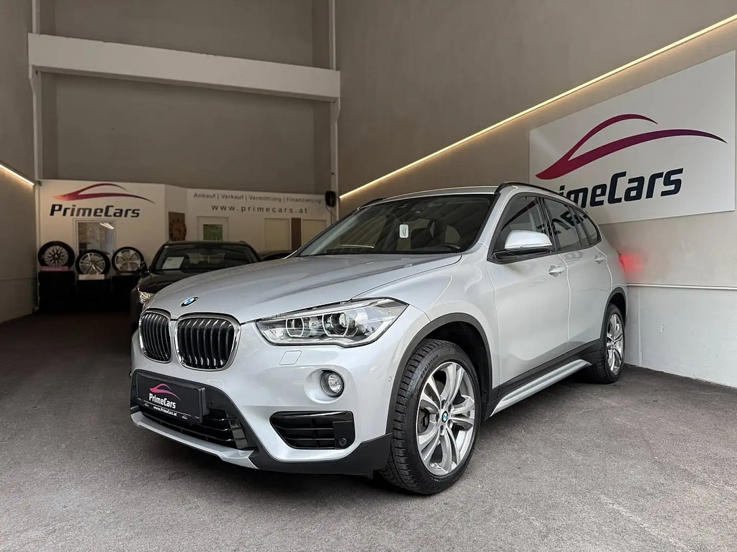 BMW X1 xDrive18d Sport Line Aut./KAMERA/NAVI/LED/KOMFO... Grau - 1