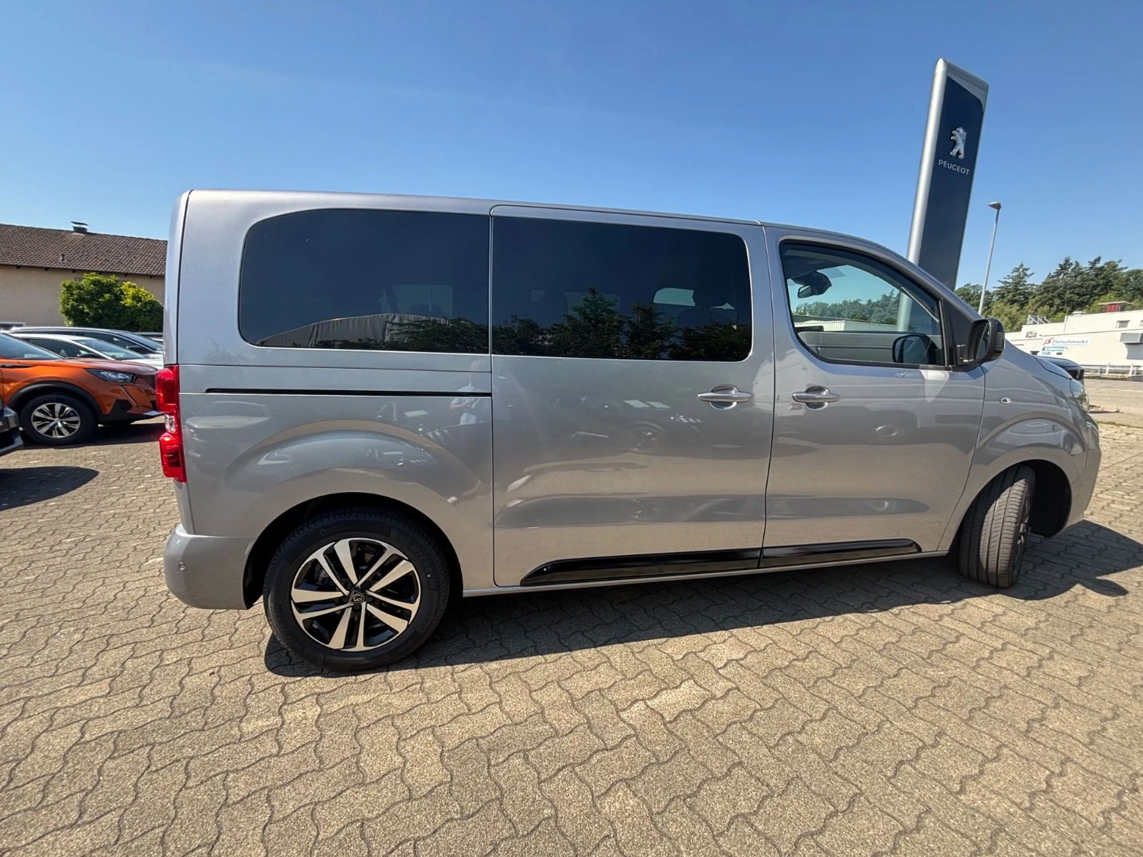 Peugeot Traveller L2 2.0 BlueHDi 180 EAT8 Allure — photo 3