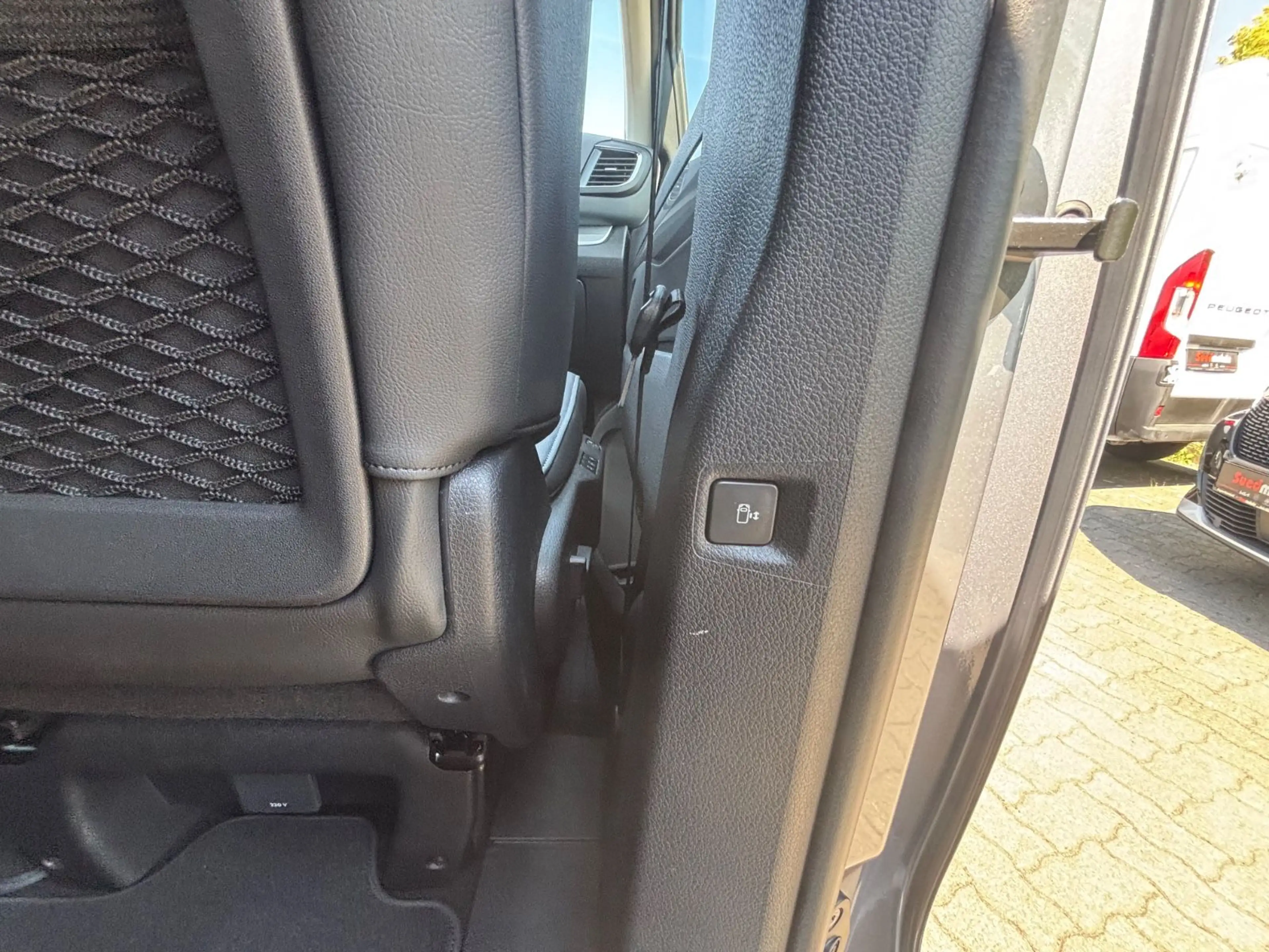 Peugeot Traveller L2 2.0 BlueHDi 180 EAT8 Allure — photo 12
