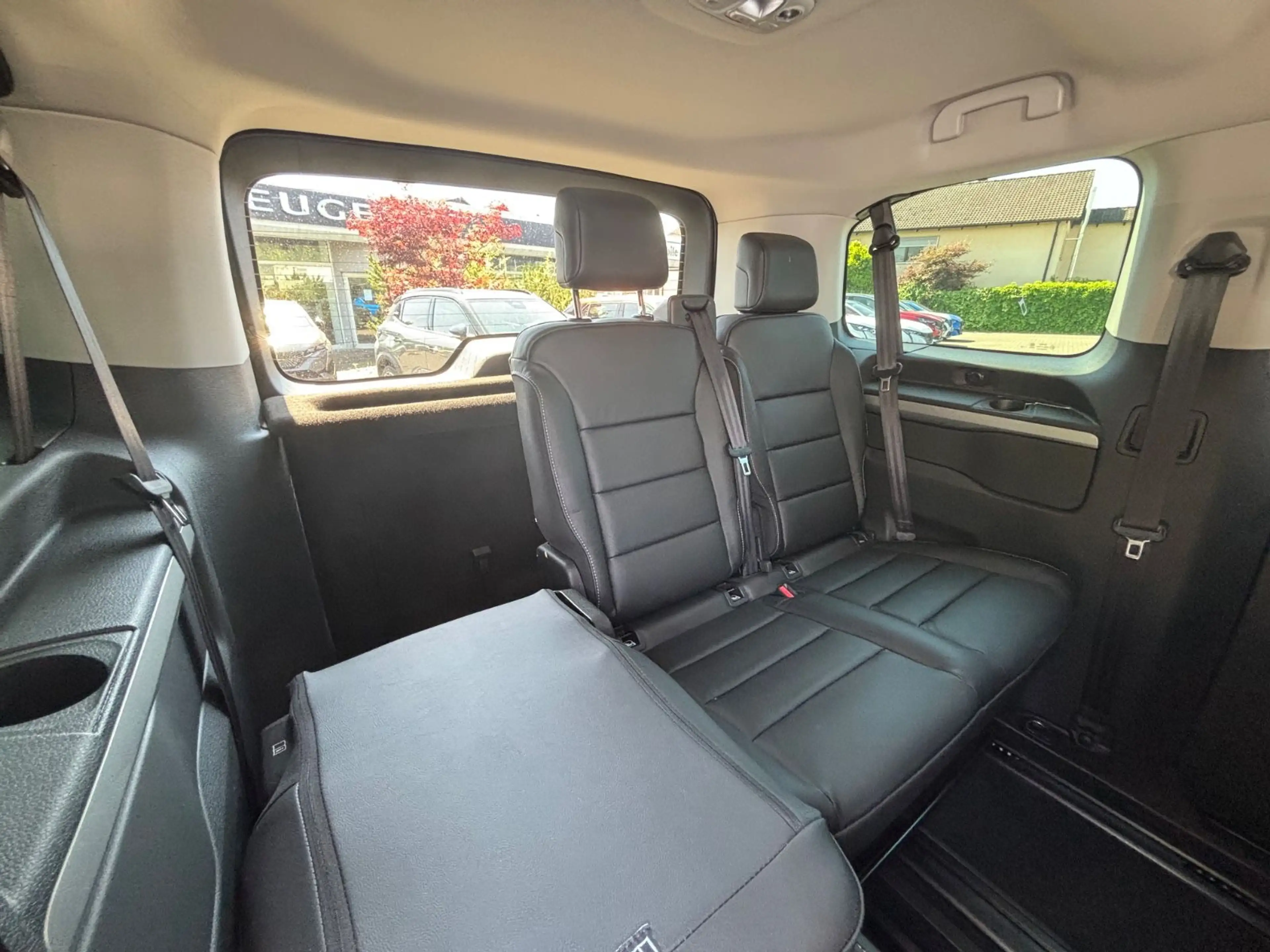 Peugeot Traveller L2 2.0 BlueHDi 180 EAT8 Allure — photo 11