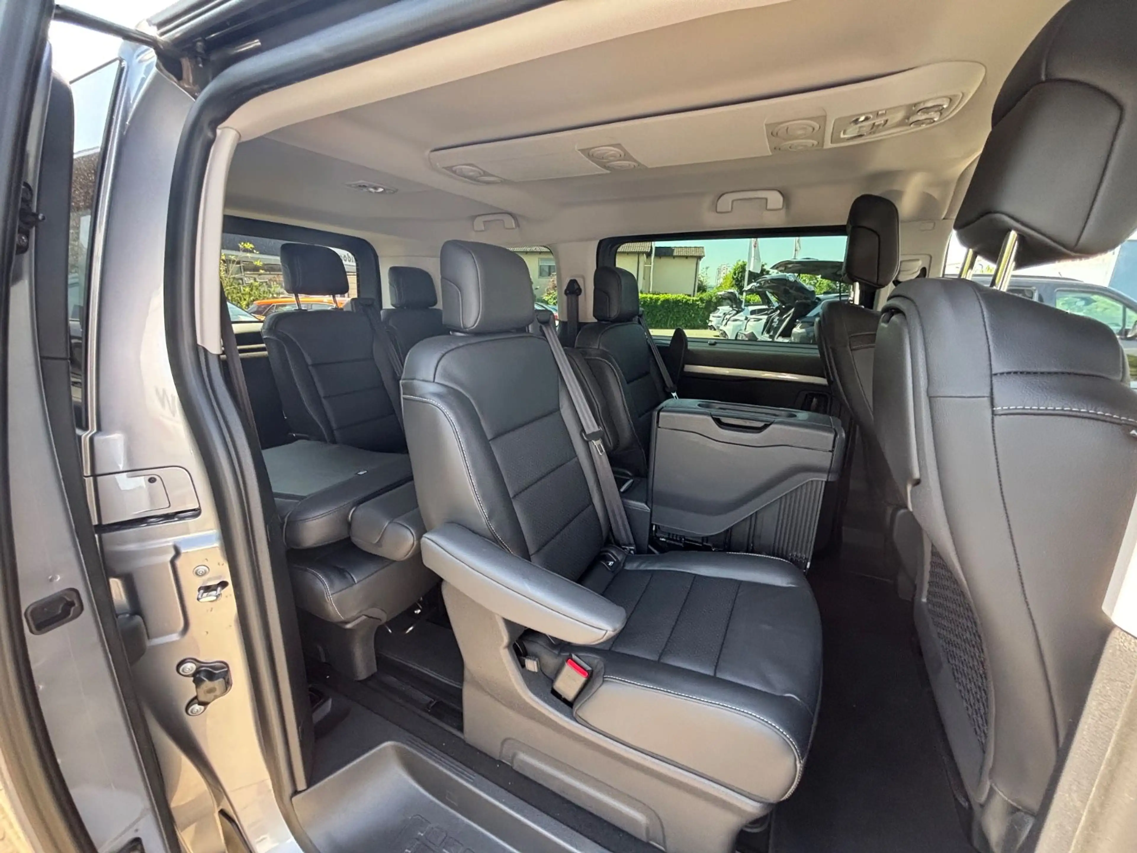 Peugeot Traveller L2 2.0 BlueHDi 180 EAT8 Allure — photo 8