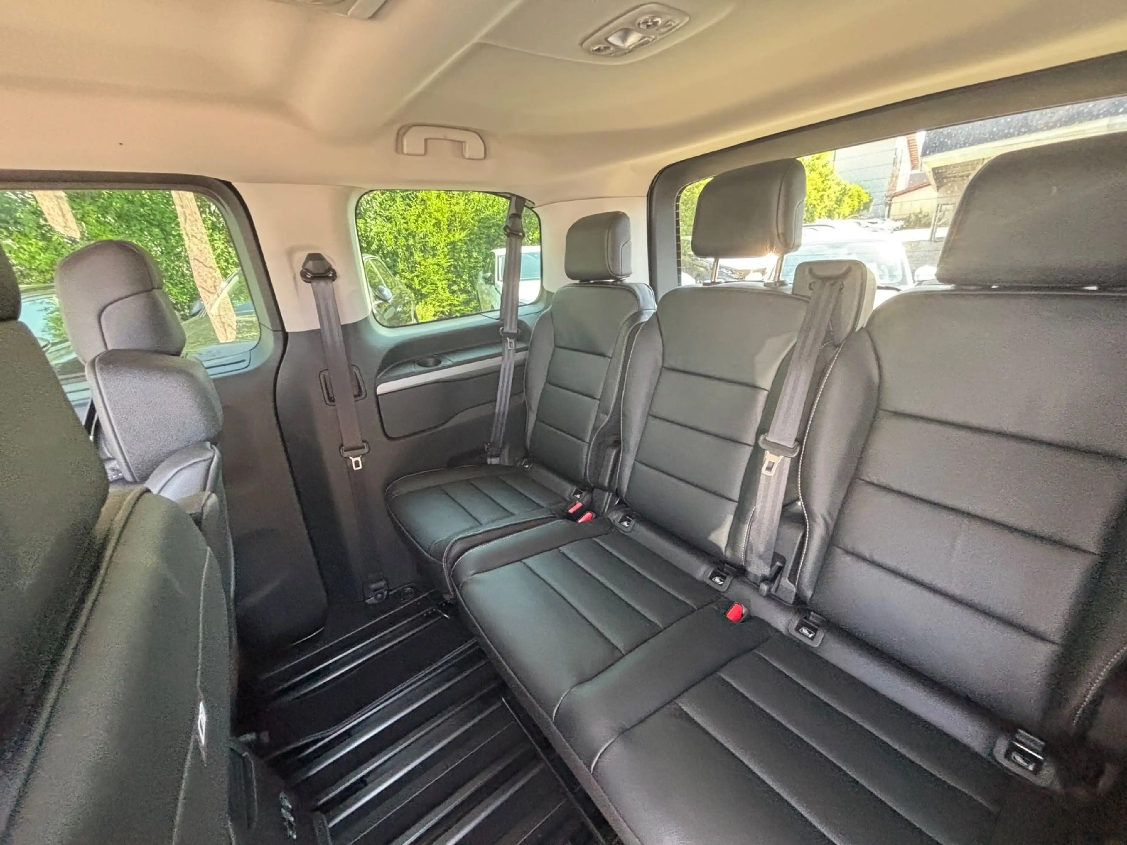 Peugeot Traveller L2 2.0 BlueHDi 180 EAT8 Allure — photo 14
