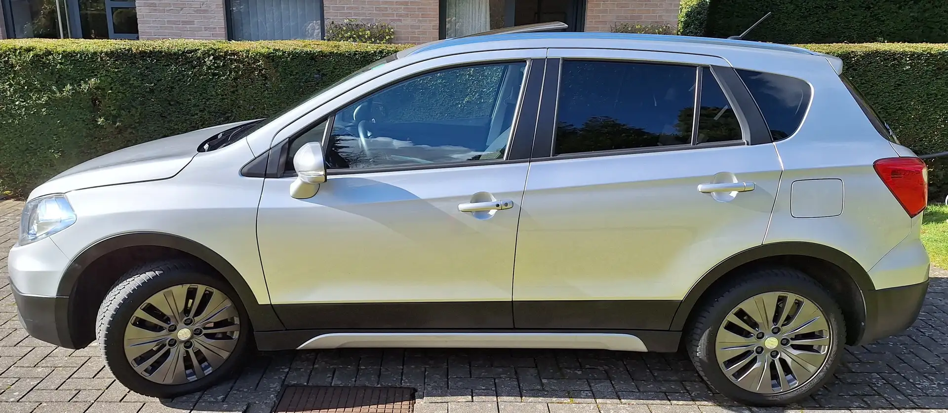 Suzuki SX4 SX4+1.6i+4x4+GLX+Classic Ezüst - 2