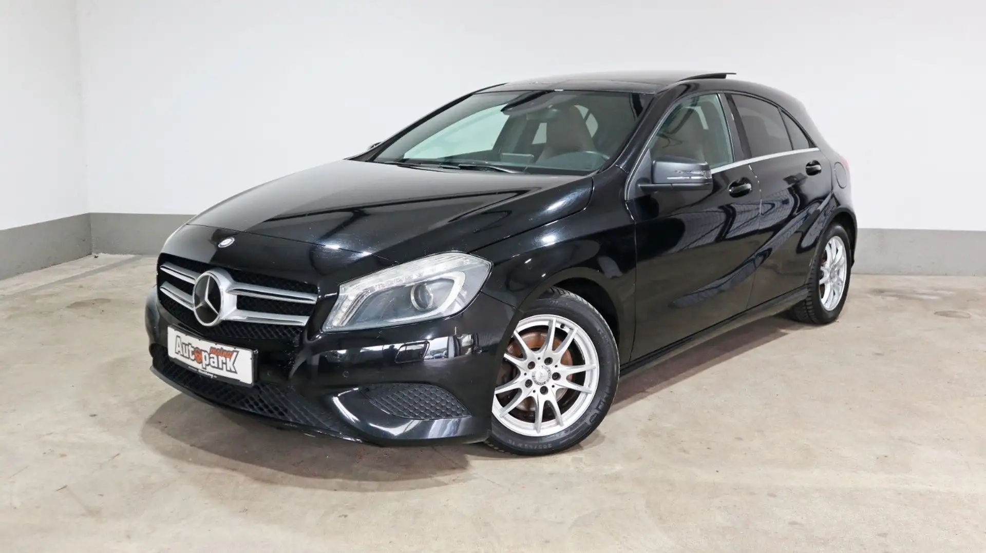 Mercedes-Benz A 200 A200~ Navi~Kamera~Pano~AHK Schwarz - 1
