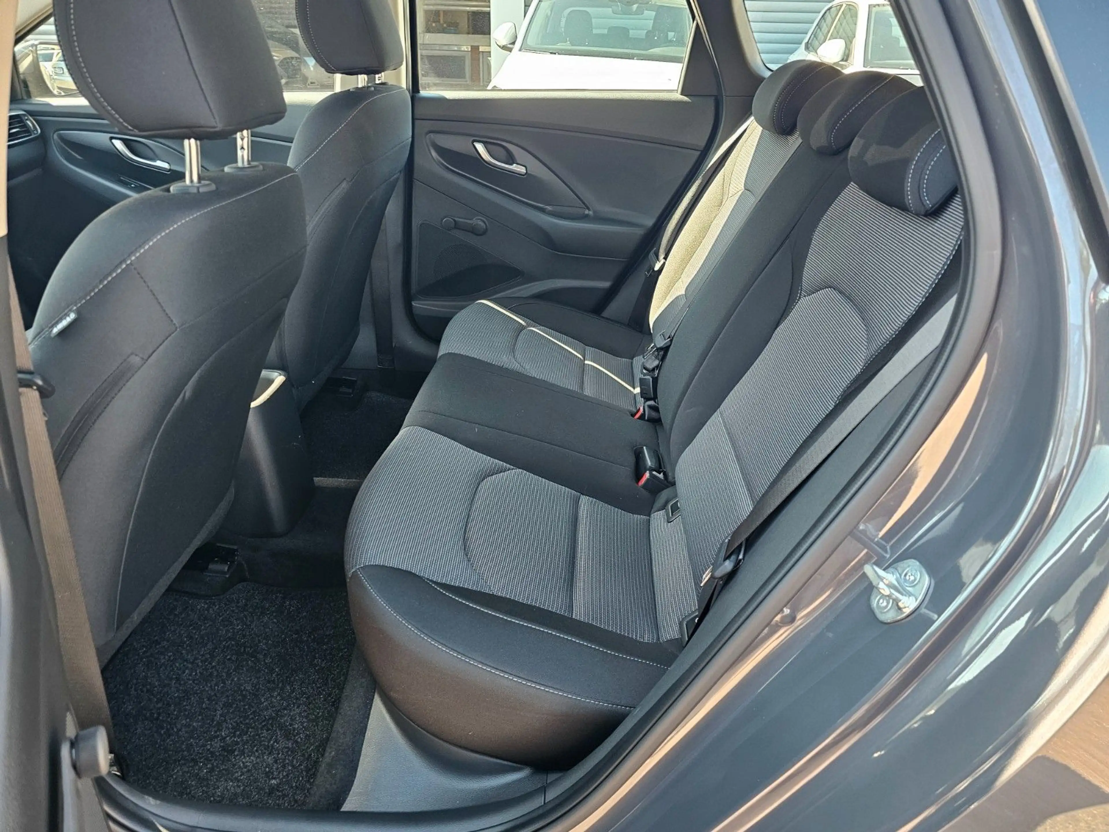 Hyundai i30 1.0 T-GDI Family — photo 8