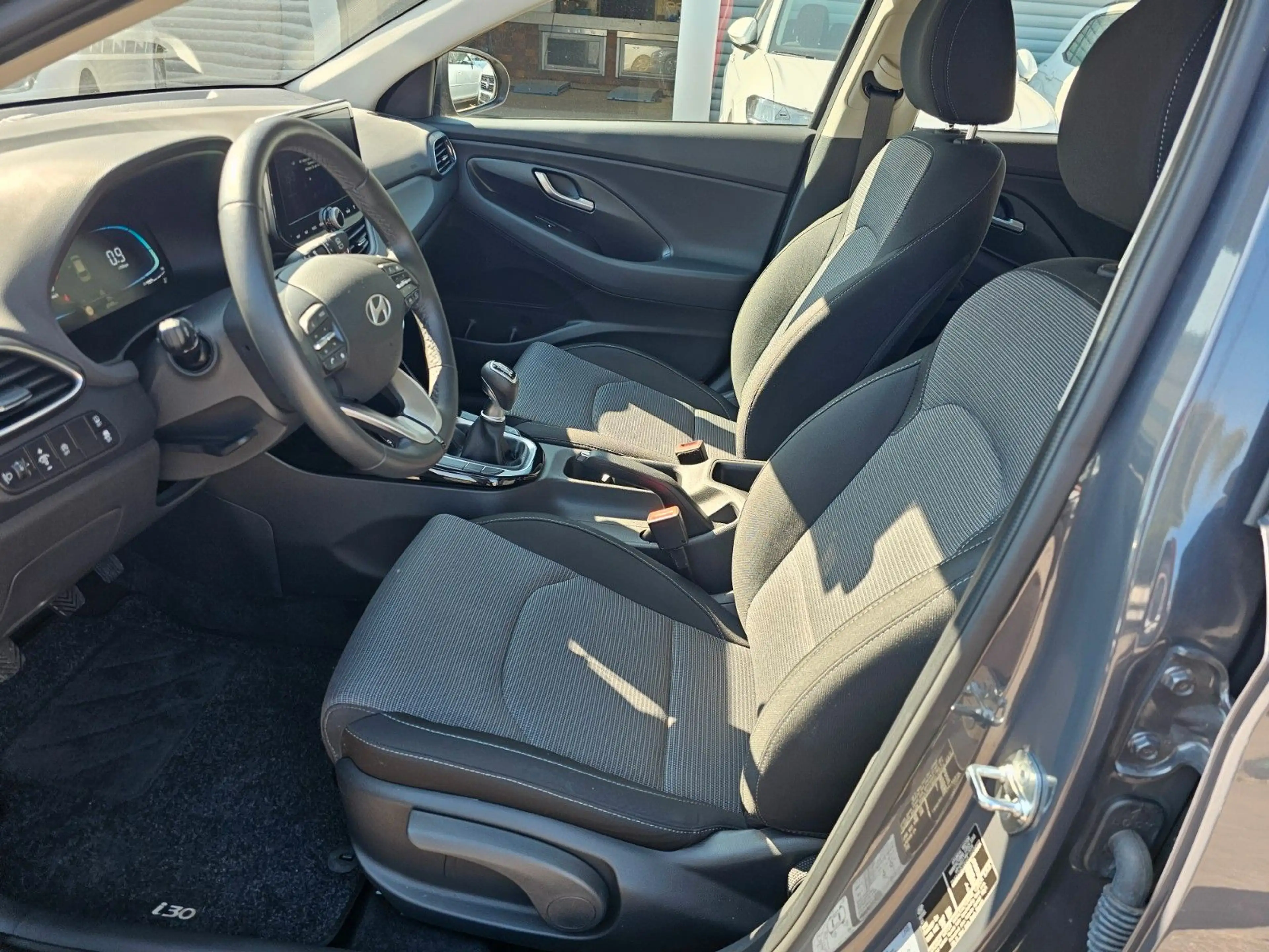 Hyundai i30 1.0 T-GDI Family — photo 9