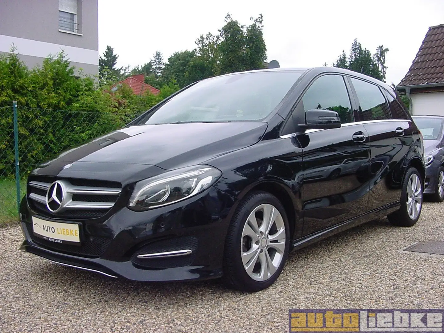 Mercedes-Benz B 180 URBAN AUTOM,LED,NAVI,KLIMA,SHZ,PARK-ASS,GRA,BT Noir - 1