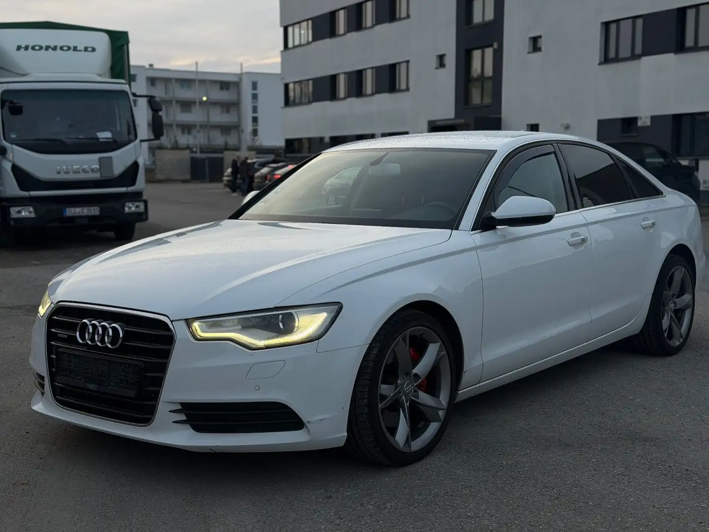 Audi A6 Lim. 3.0 TDI Quattro Automatik BOSE Blanc - 1
