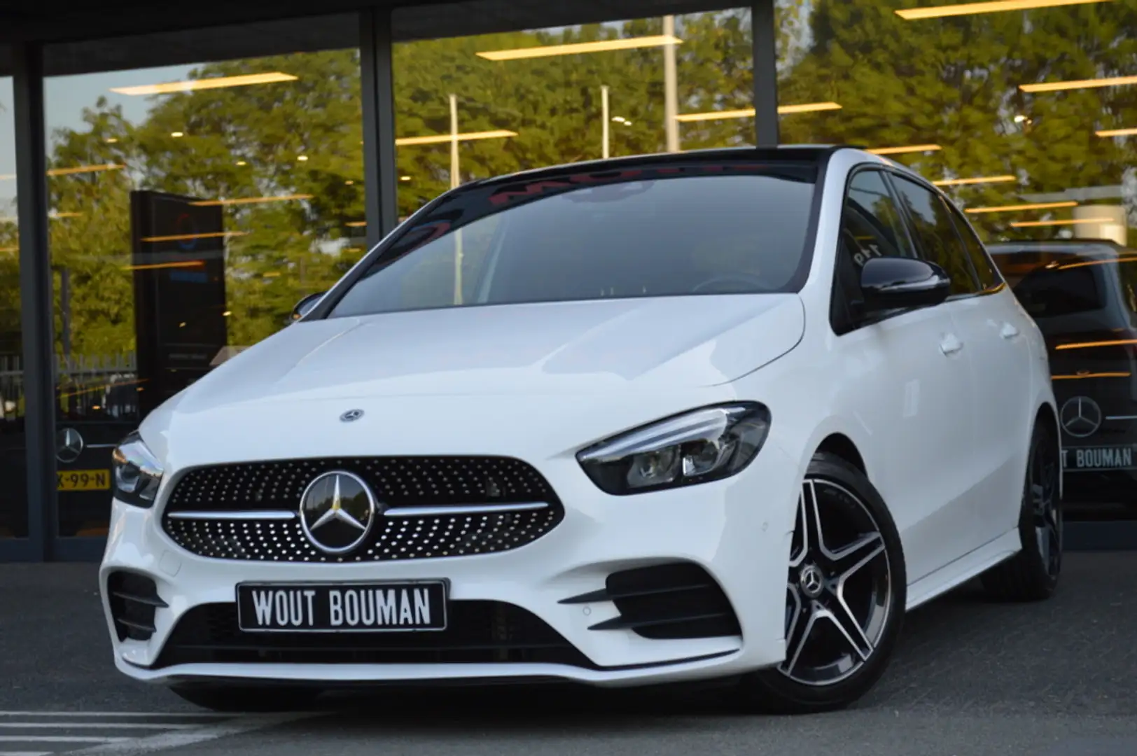 Mercedes-Benz B 200 AMG Led Panorama Memory Distronic Camera Night Aug Wit - 1