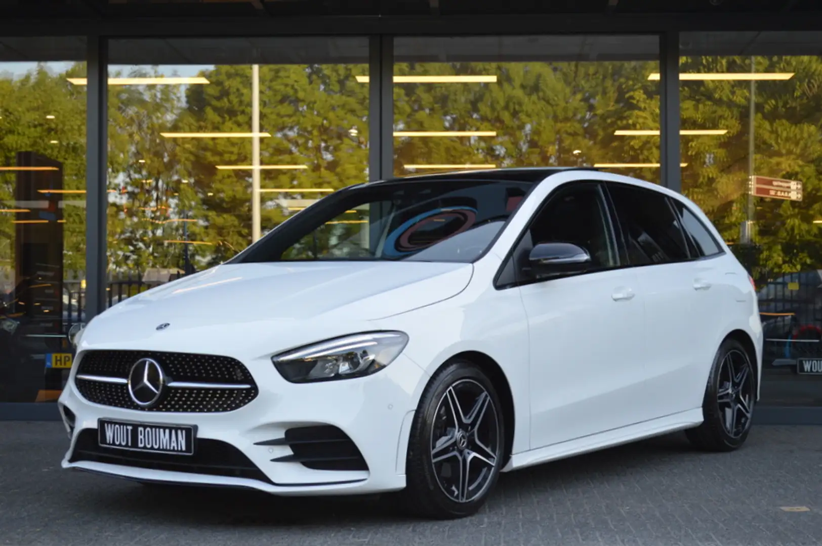 Mercedes-Benz B 200 AMG Led Panorama Memory Distronic Camera Night Aug Wit - 2