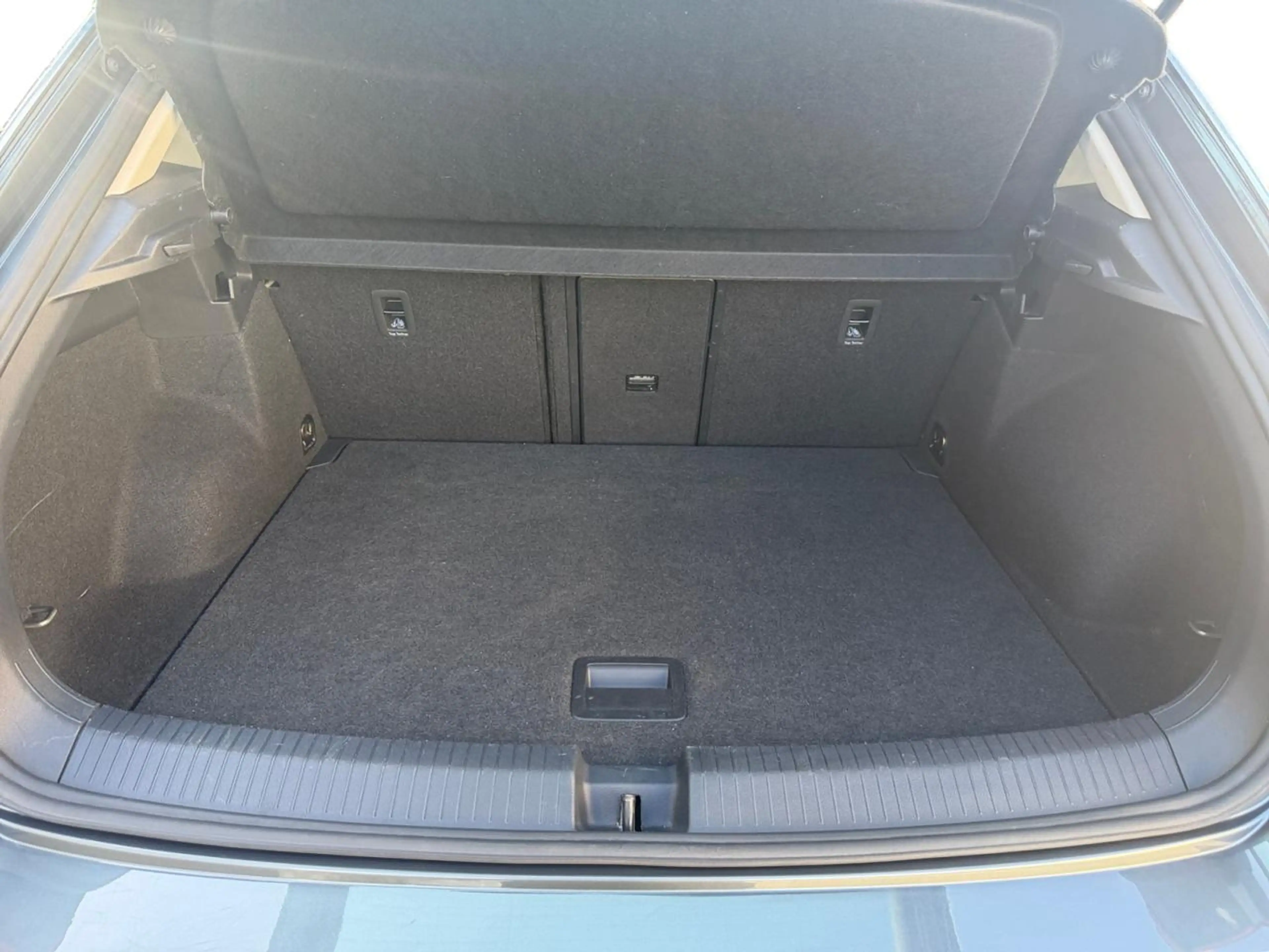 Volkswagen T-Roc 1.0 TSI Life — photo 8