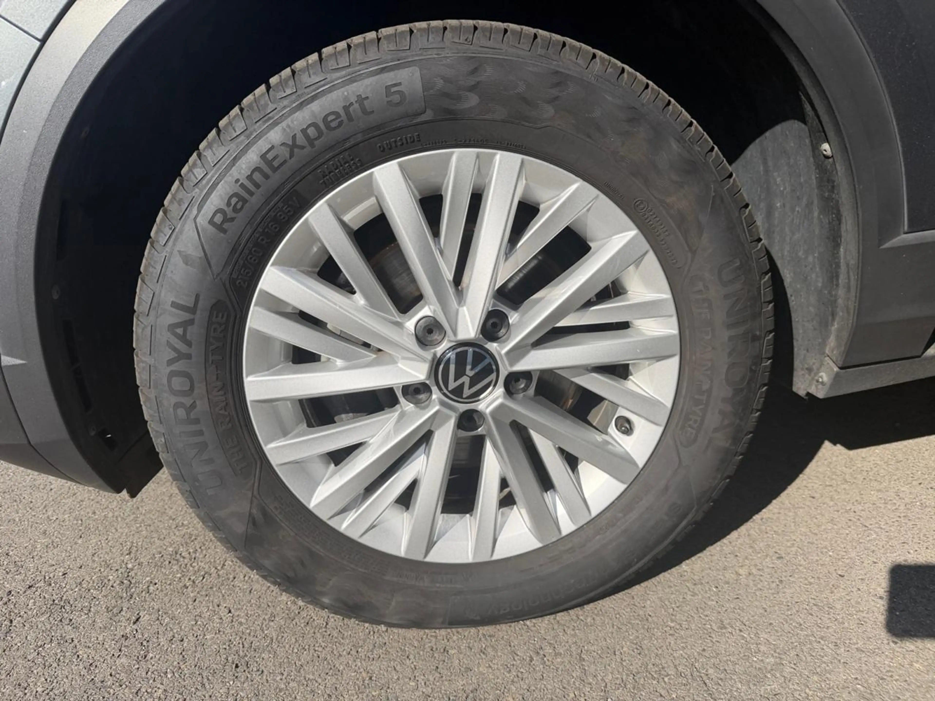 Volkswagen T-Roc 1.0 TSI Life — photo 10