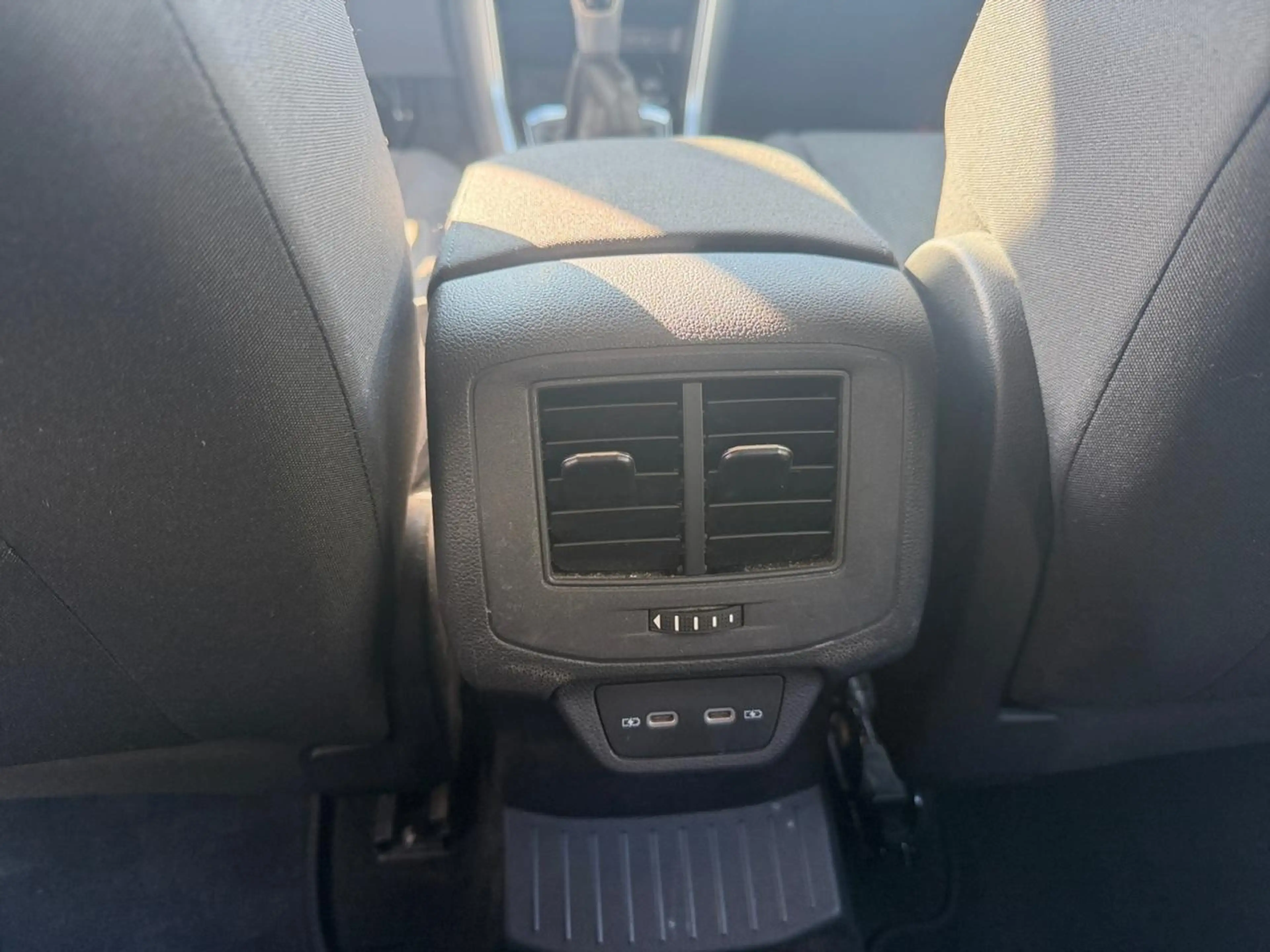 Volkswagen T-Roc 1.0 TSI Life — photo 6