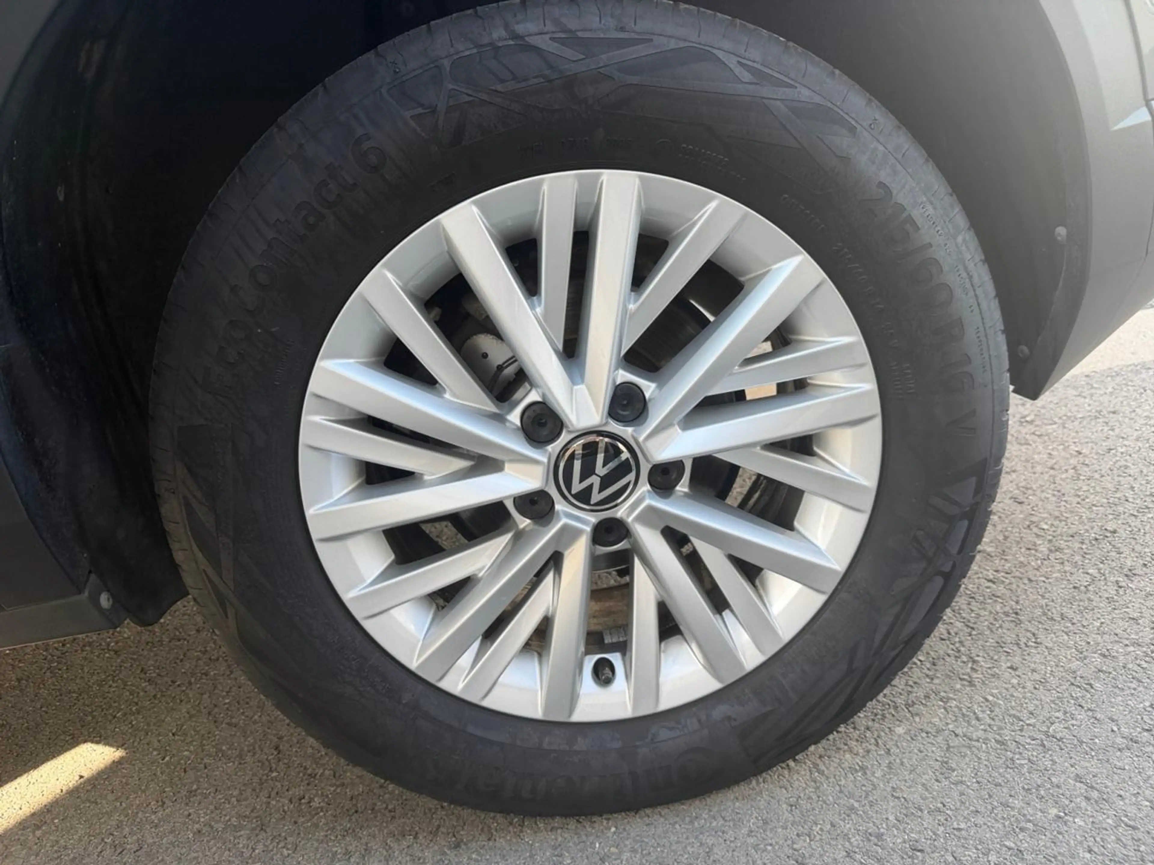Volkswagen T-Roc 1.0 TSI Life — photo 9