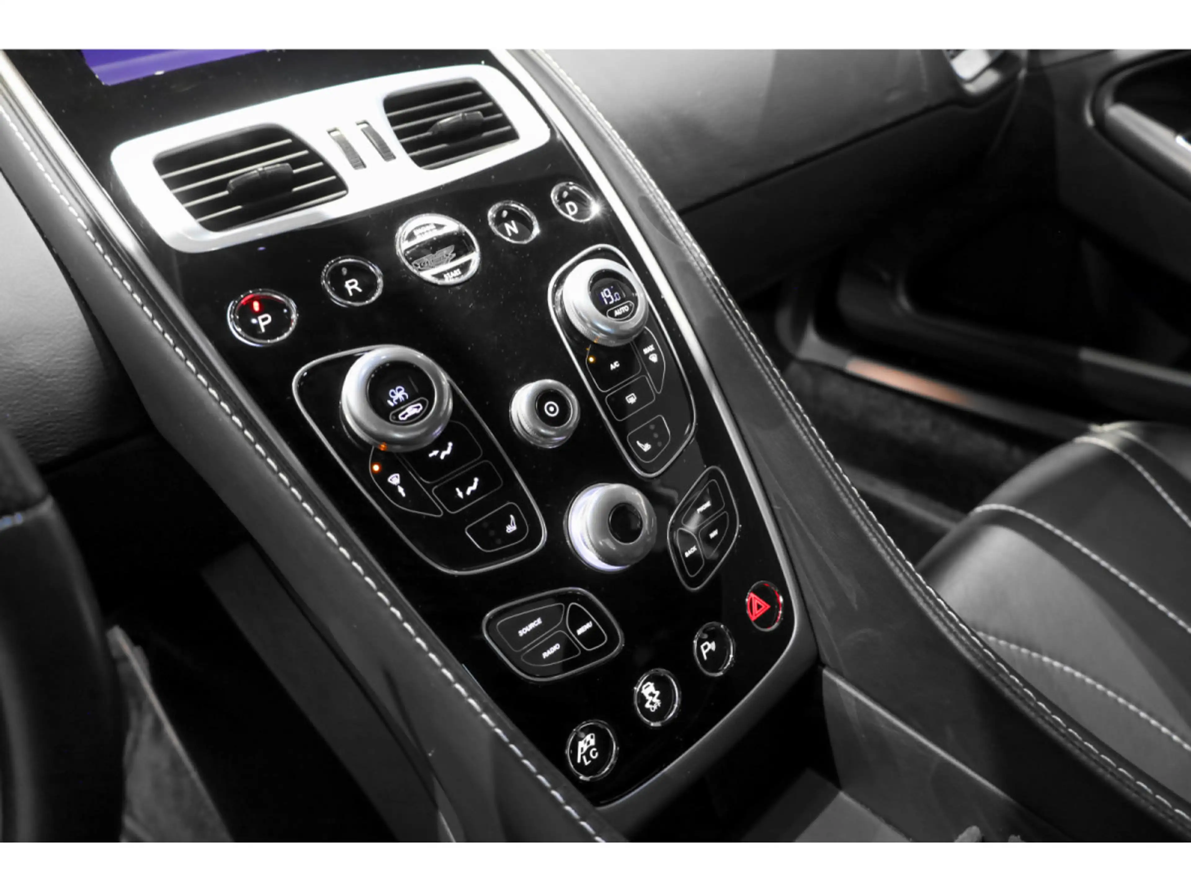 Aston Martin Vanquish 6.0 V12 — photo 13