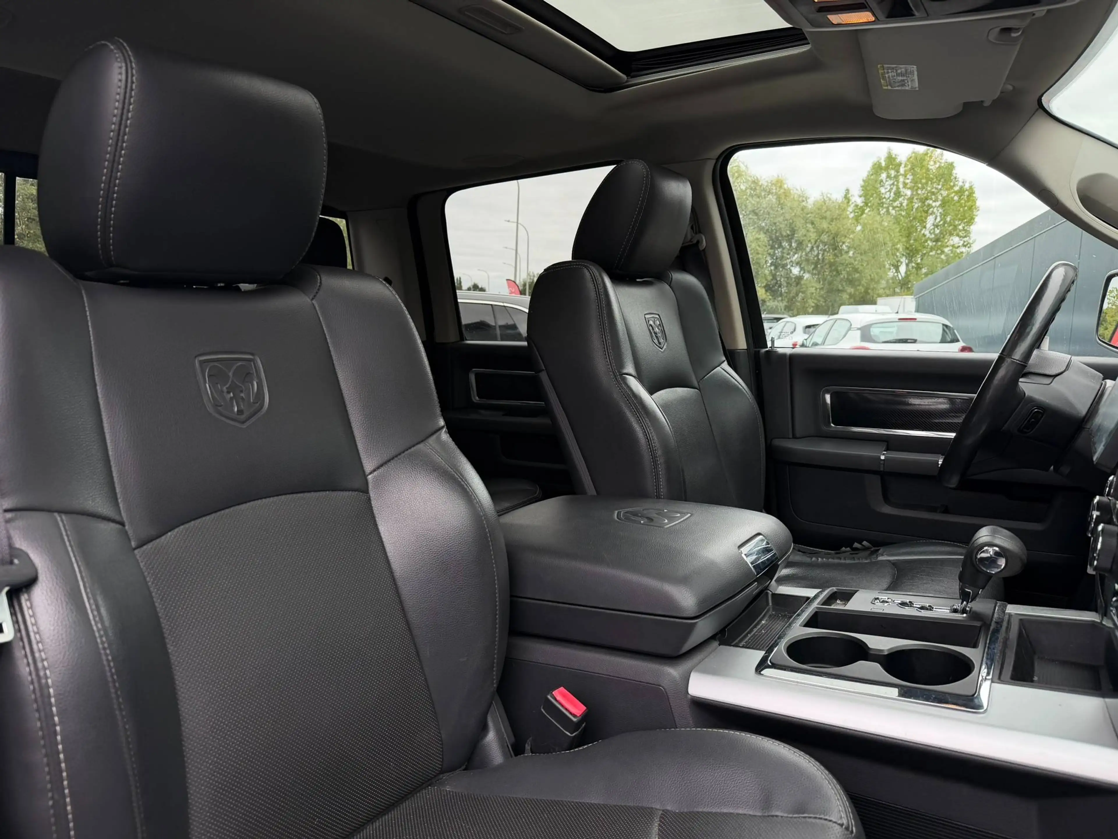 Dodge RAM 5.7 HEMI / LARAMIE / LPG / 4X4 / TREKHAAK / AIRCO / CARPLAY — photo 11