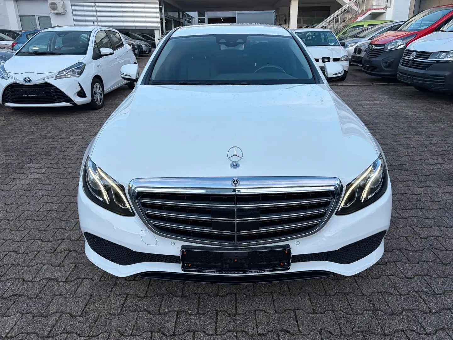 Mercedes-Benz E 220 d Limousine*LED*KAMERA*SITZHEIZUNG* Weiß - 2