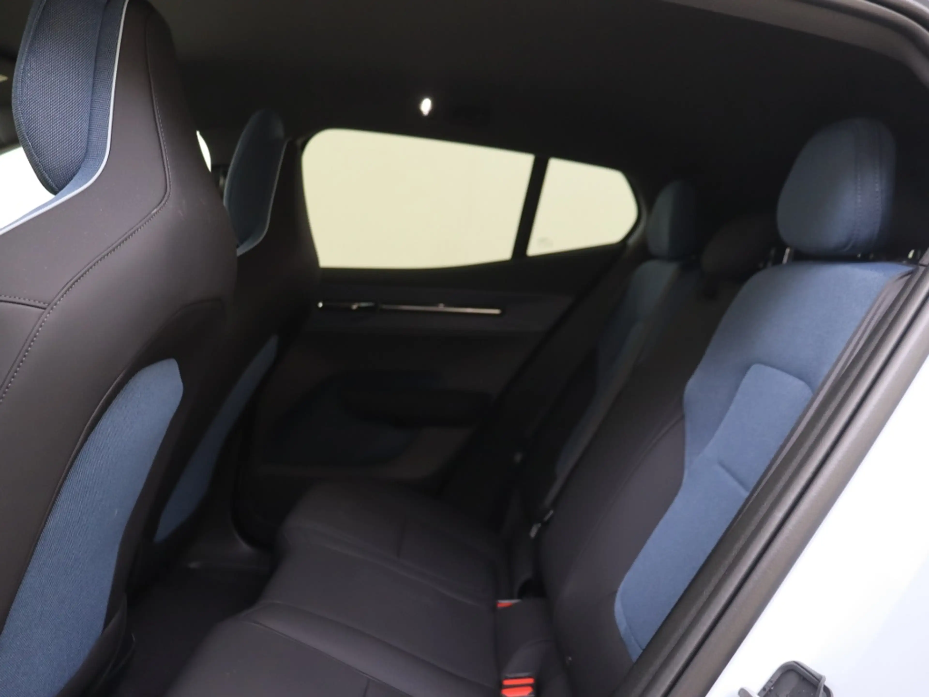 Volvo EX30 Single Plus 51 kWh — photo 9