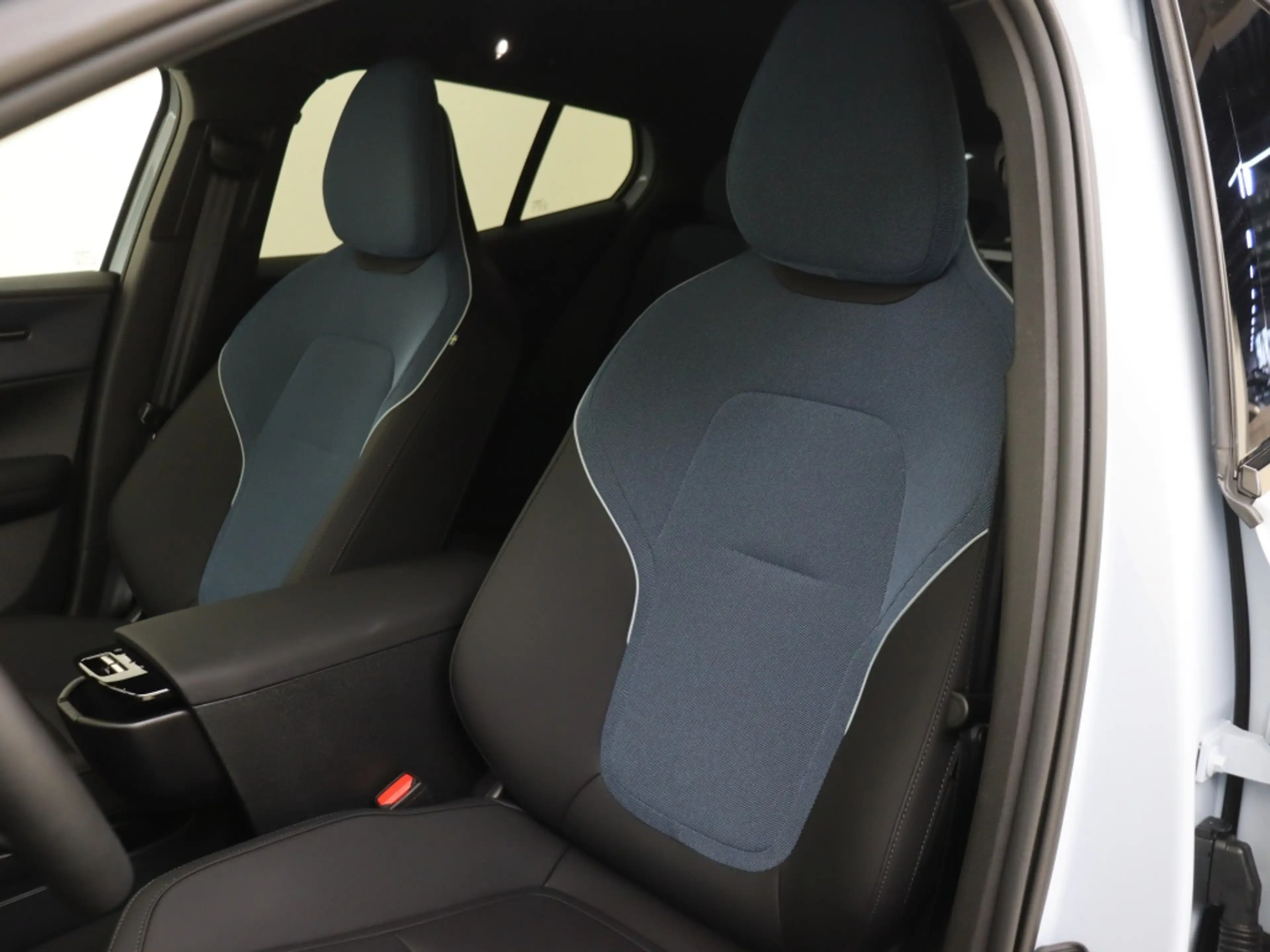 Volvo EX30 Single Plus 51 kWh — photo 15