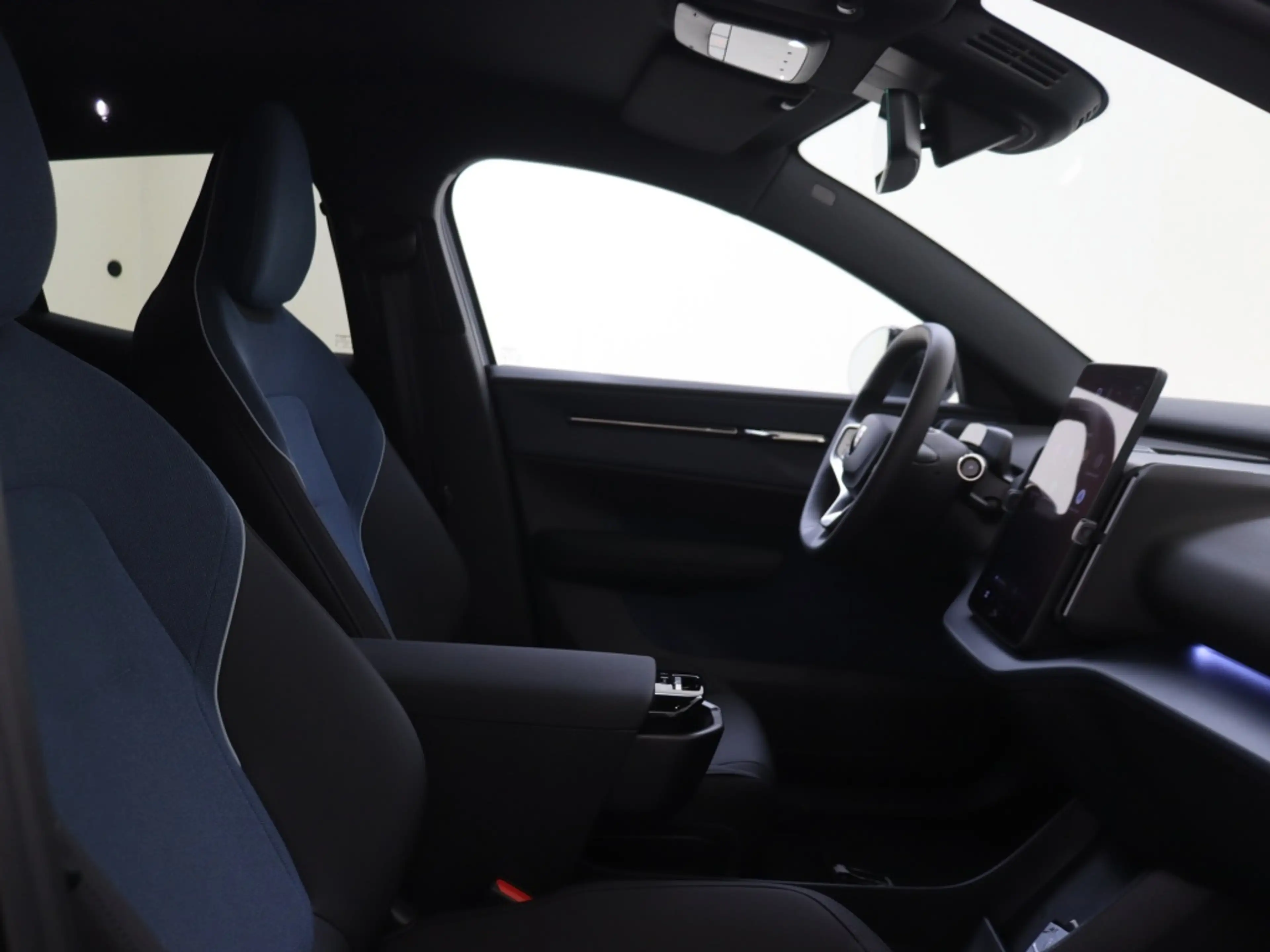 Volvo EX30 Single Plus 51 kWh — photo 13