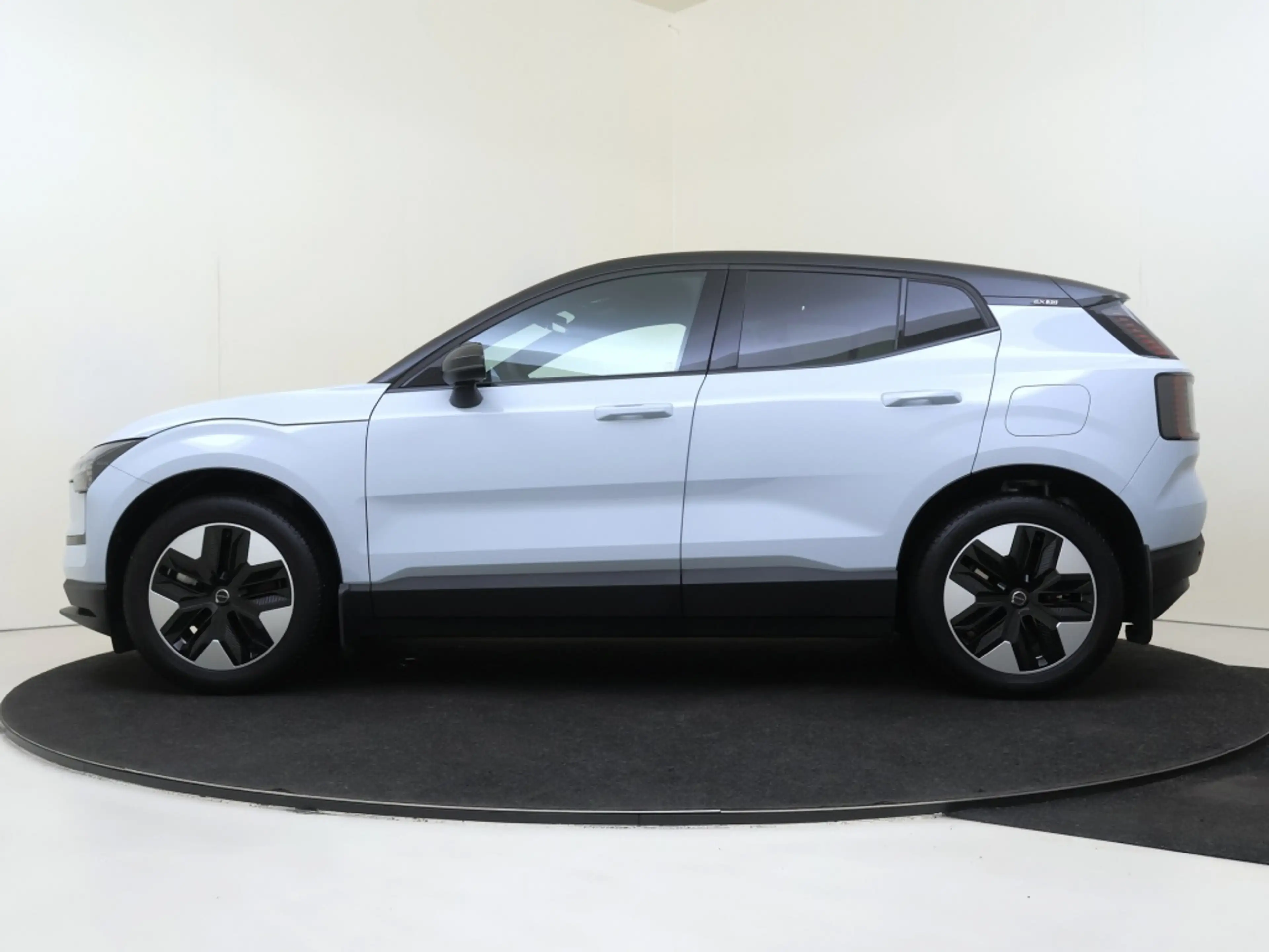 Volvo EX30 Single Plus 51 kWh — photo 2