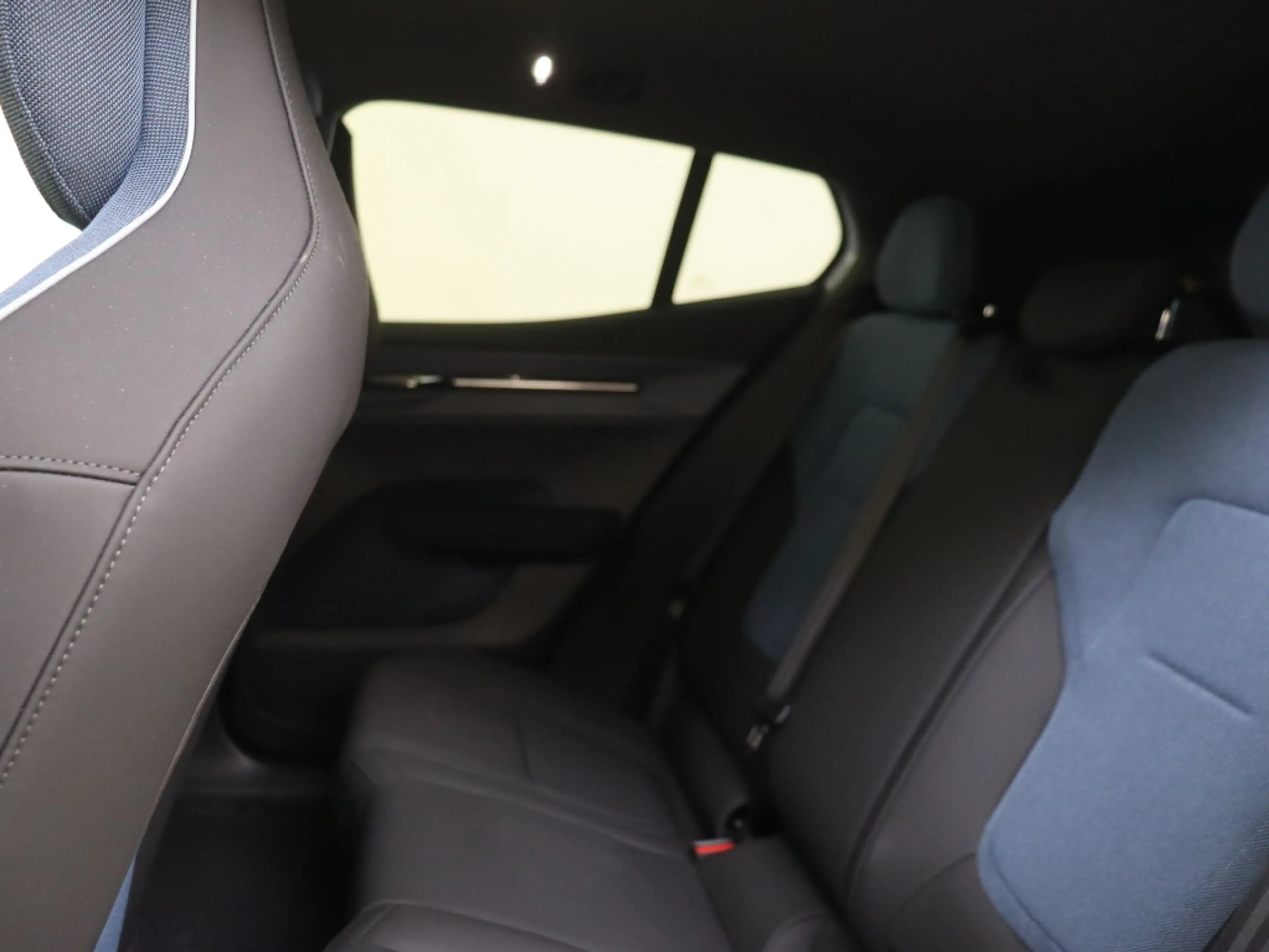 Volvo EX30 Single Plus 51 kWh — photo 8