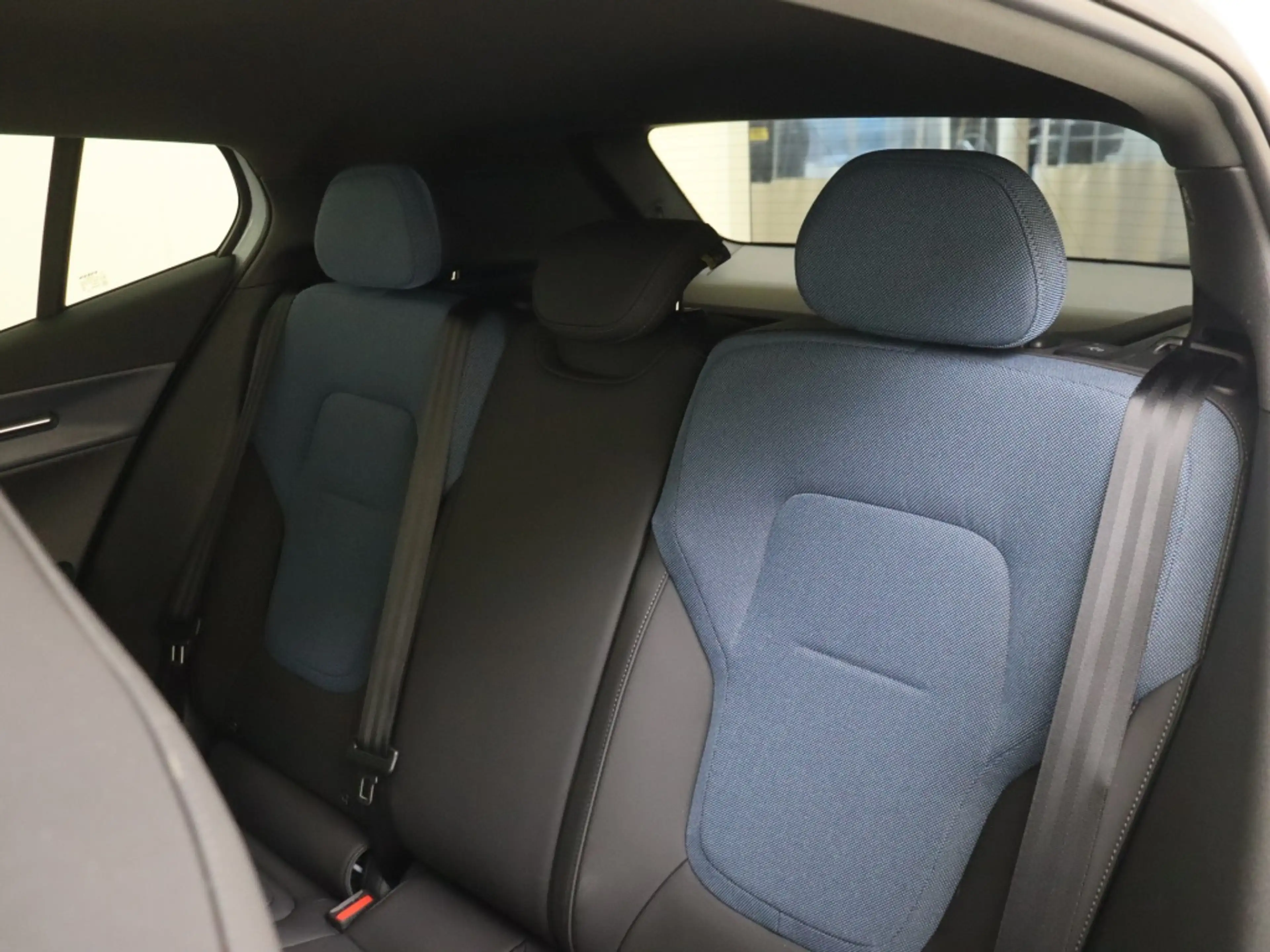 Volvo EX30 Single Plus 51 kWh — photo 7