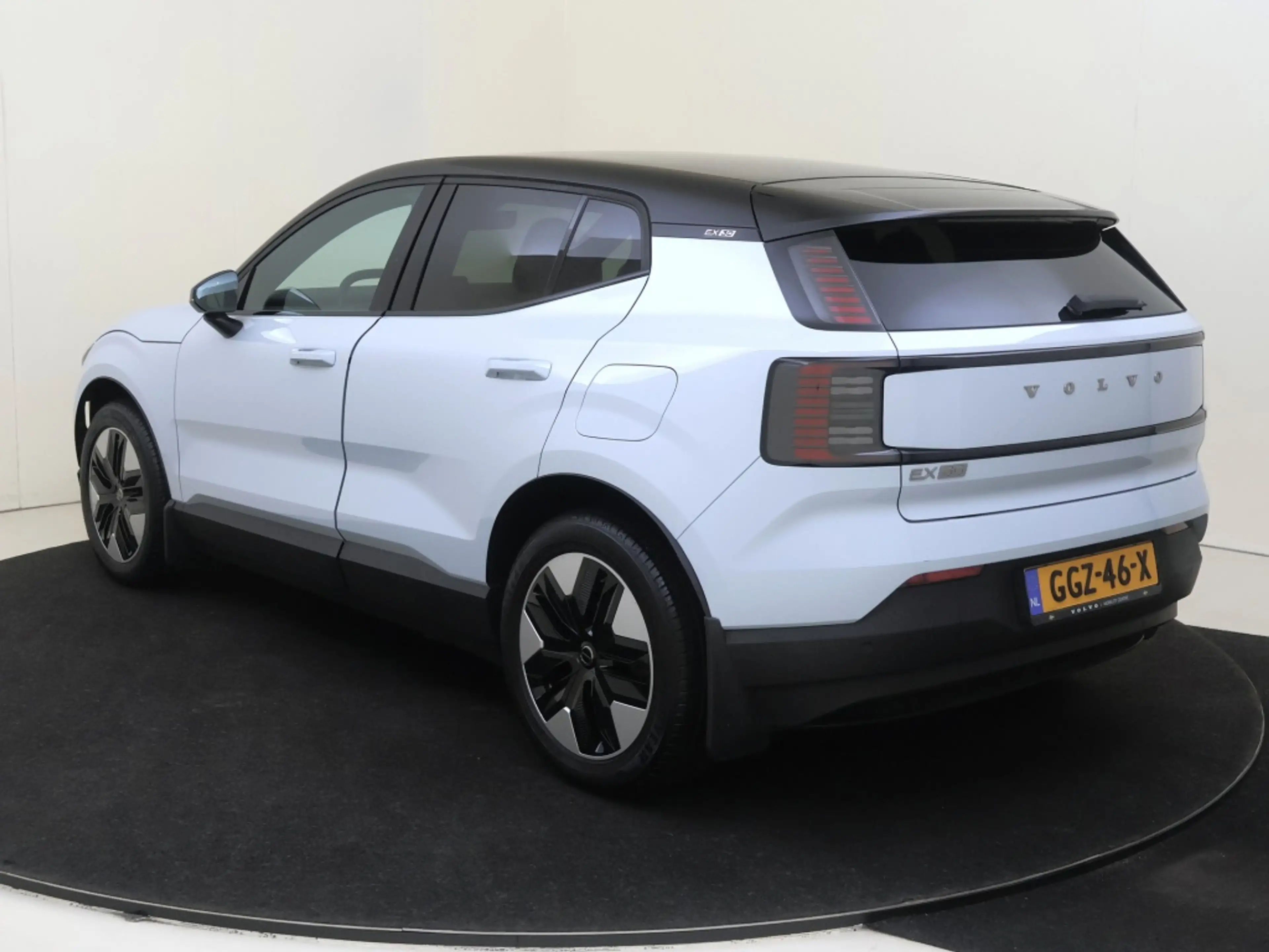 Volvo EX30 Single Plus 51 kWh — photo 4