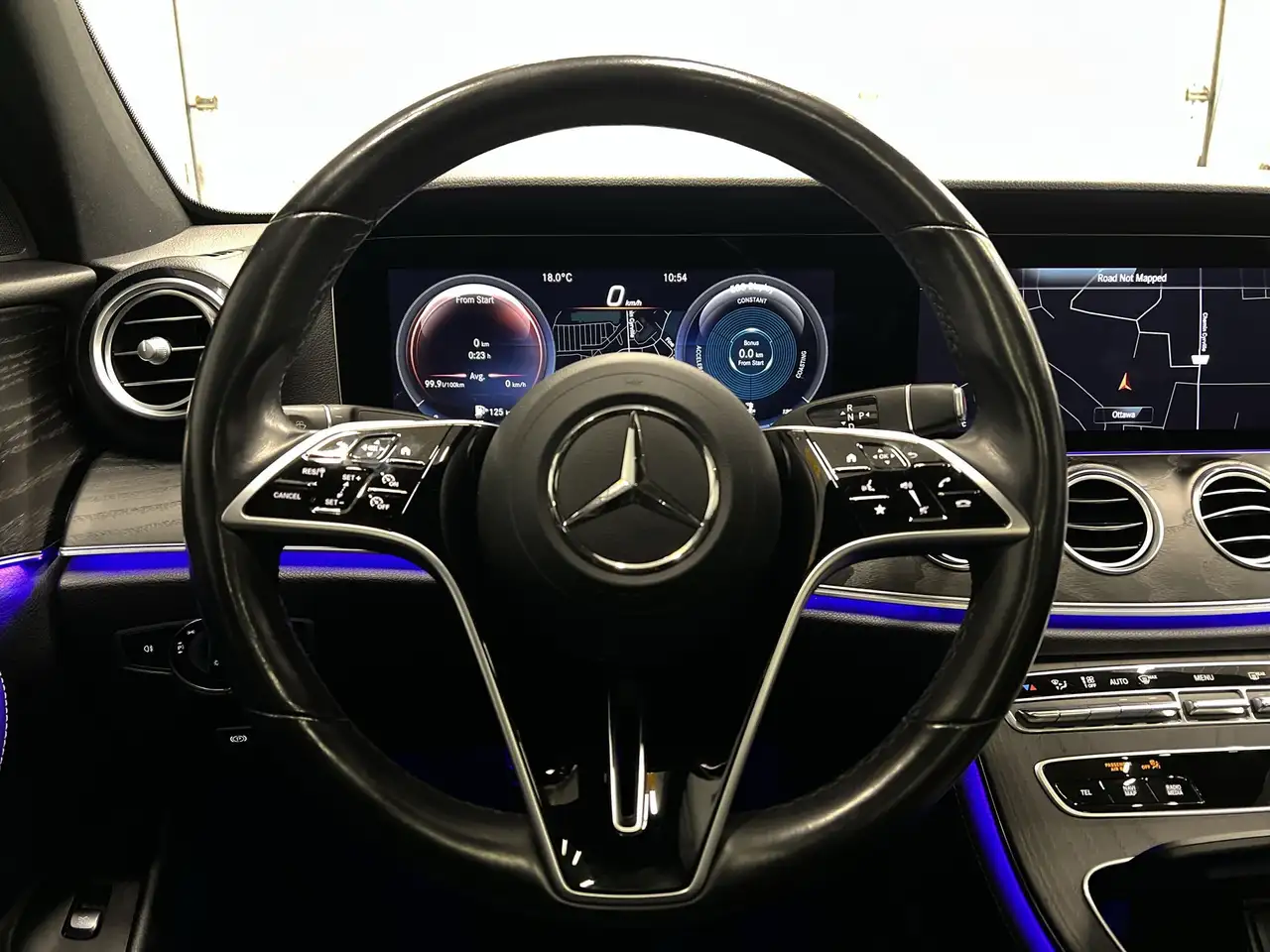 Mercedes-Benz E-Class снимка Mercedes-Benz E-Class