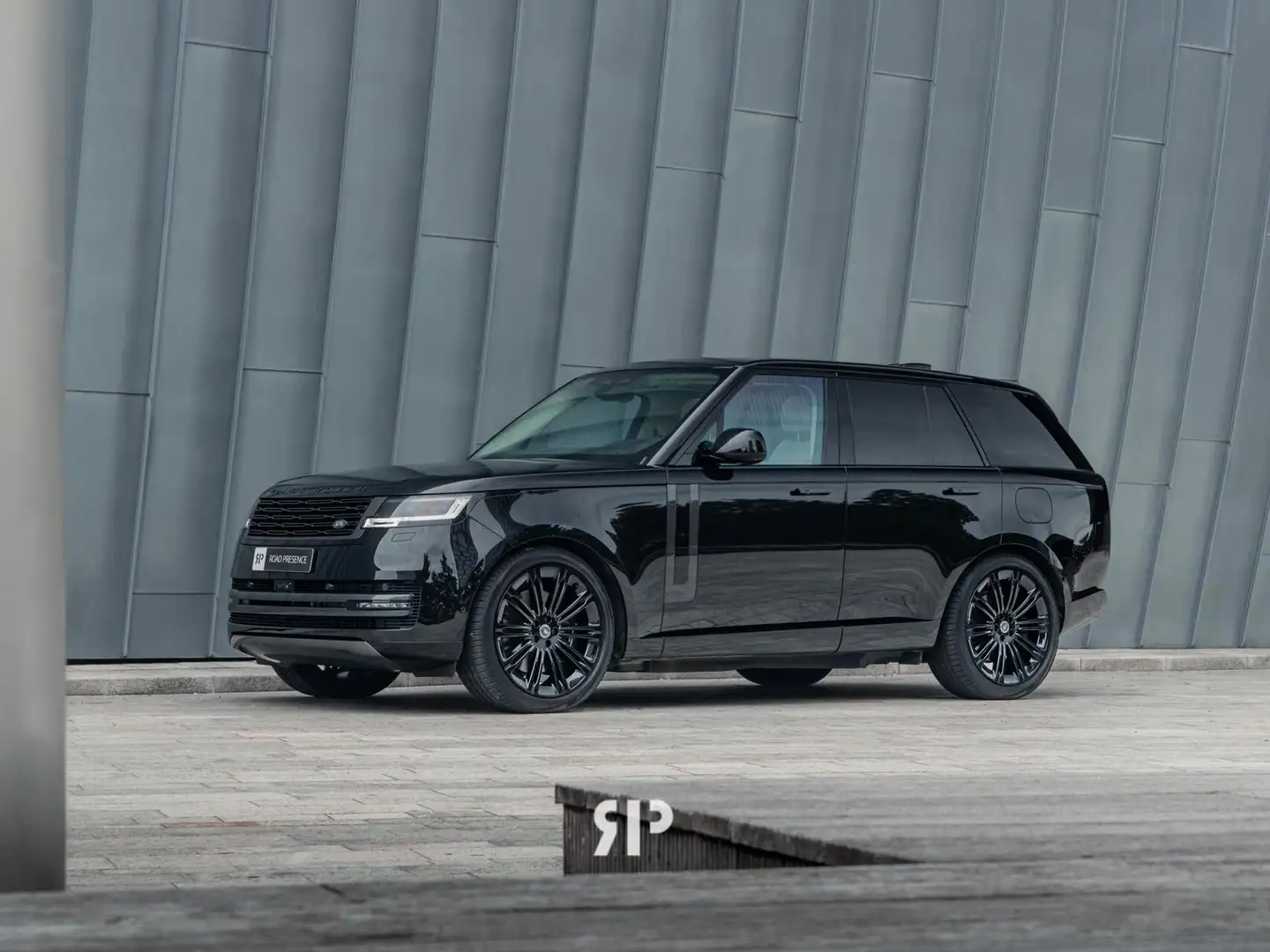 Land Rover Range Rover P460e SE PHEV I Pano I Meridian I BTW Zwart - 2