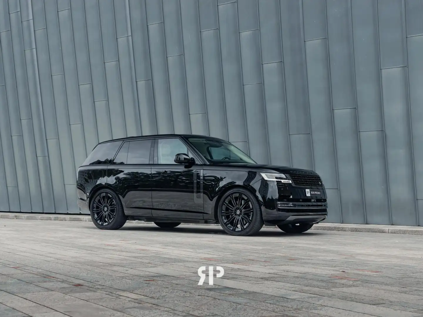 Land Rover Range Rover P460e SE PHEV I Pano I Meridian I BTW Zwart - 1
