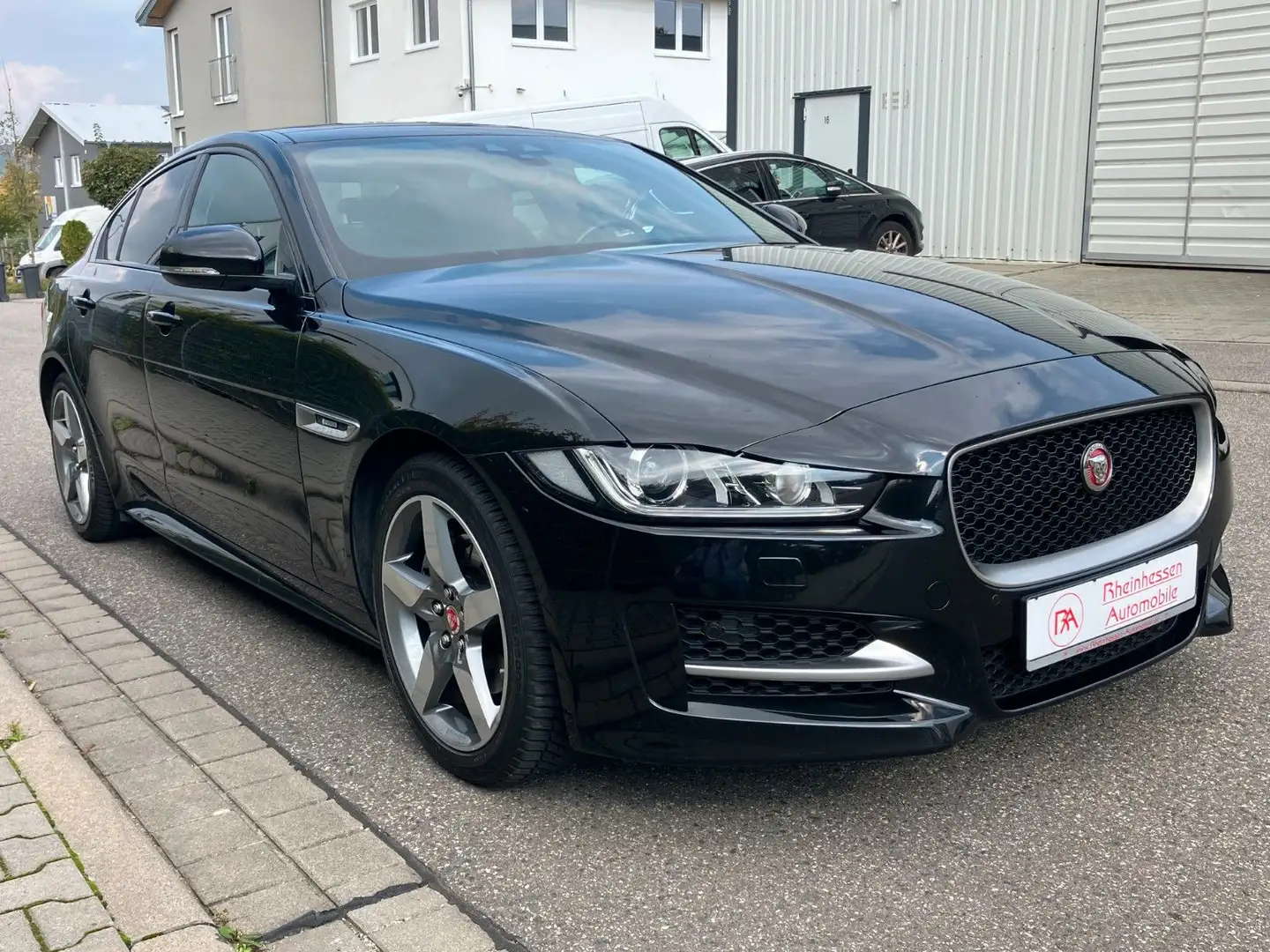 Jaguar XE 20d R-Sport Automatik Standheizung Schwarz - 2