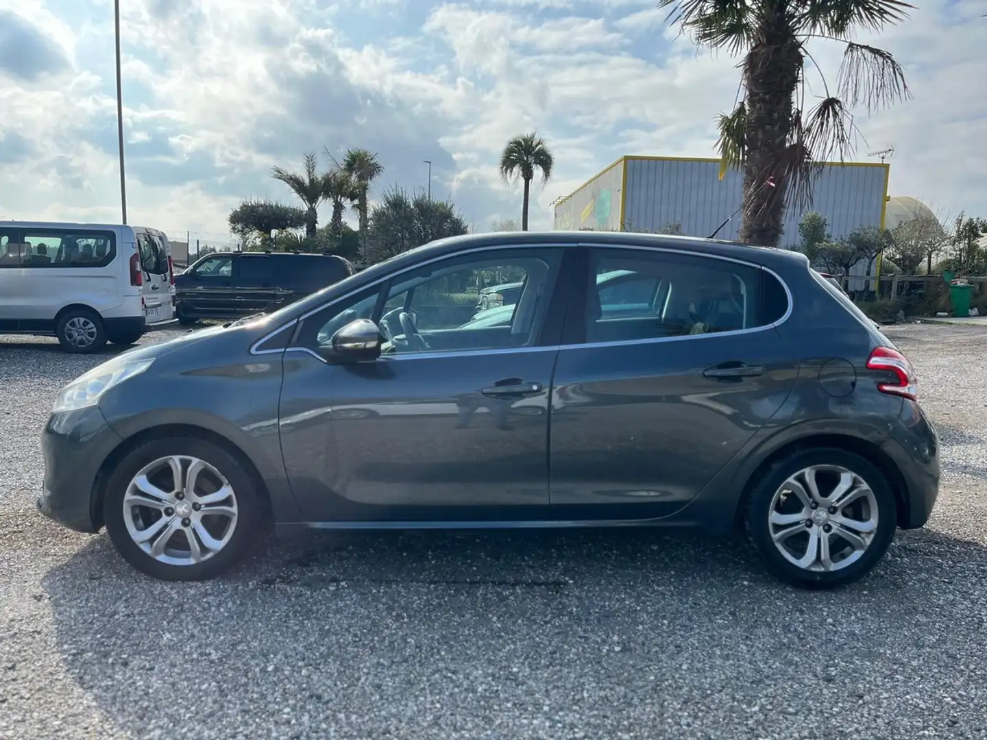 Peugeot 208 1.6 VTi 120ch - Finition Allure - 5 portes - Moteur à chaîne Grau - 2
