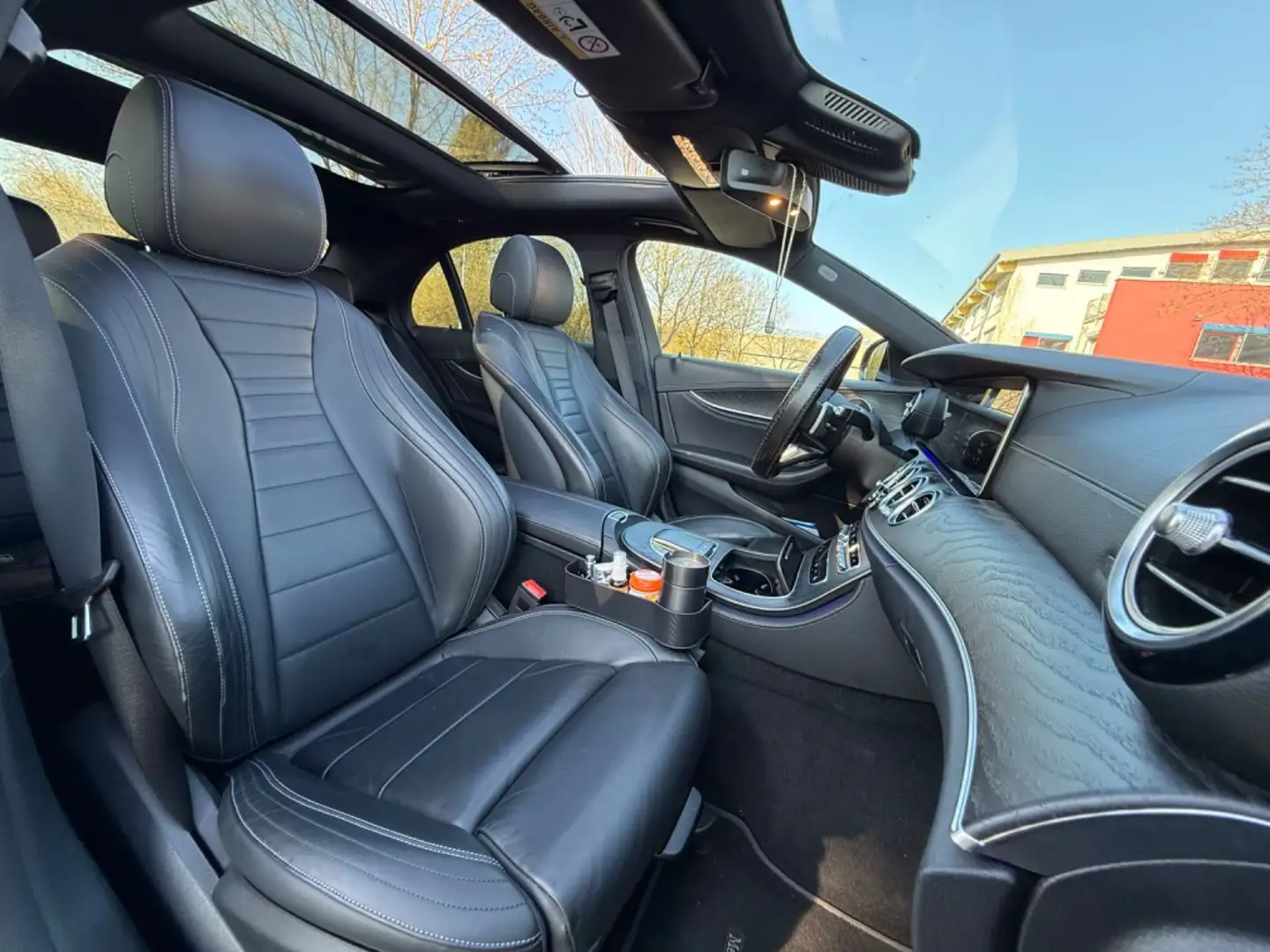 Mercedes-Benz E 300 DE AMG KAMERA PANO SPURHALTE-ASISSTENT PDC Schwarz - 2