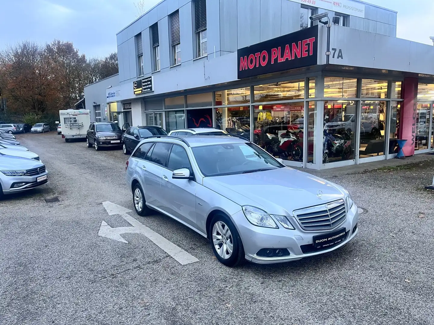 Mercedes-Benz E 220 E T-Modell E 220 CDI BlueEfficiency Silber - 2