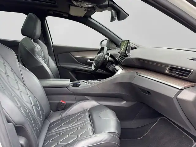 Peugeot 5008 view 9