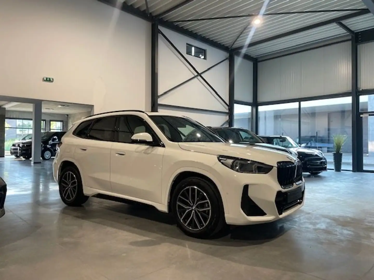 BMW X1 1.5iA M-Pack Full Option met Garantie Wit - 2