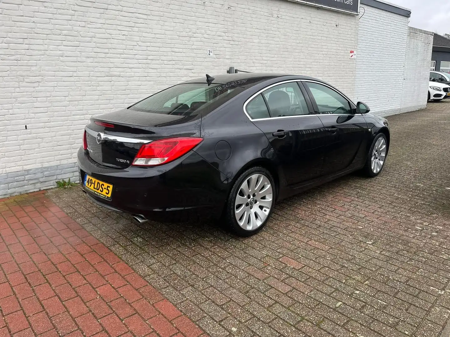 Opel Insignia 2.0 T Sport 4x4 Zwart - 1