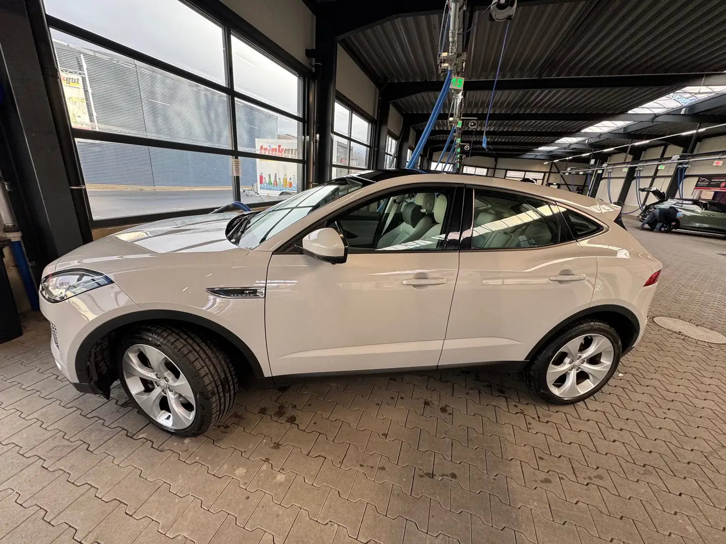 Jaguar E-Pace P250 AWD Aut. Gris - 2
