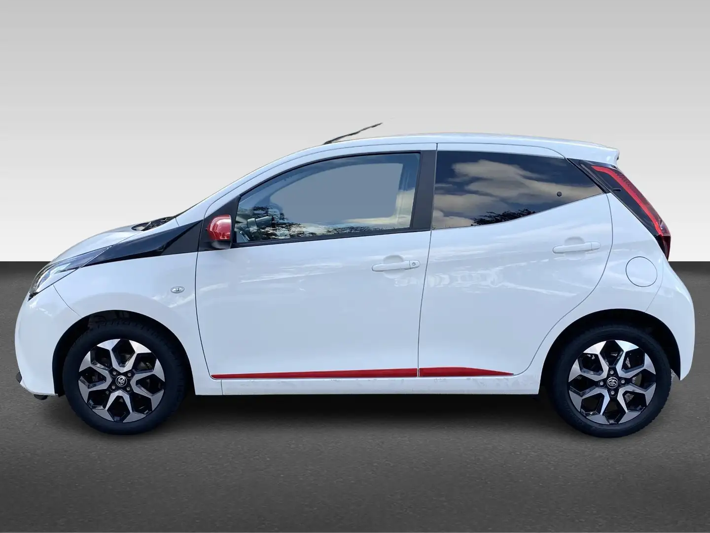 Toyota Aygo 1.0 VVT-i x-joy Blanc - 2